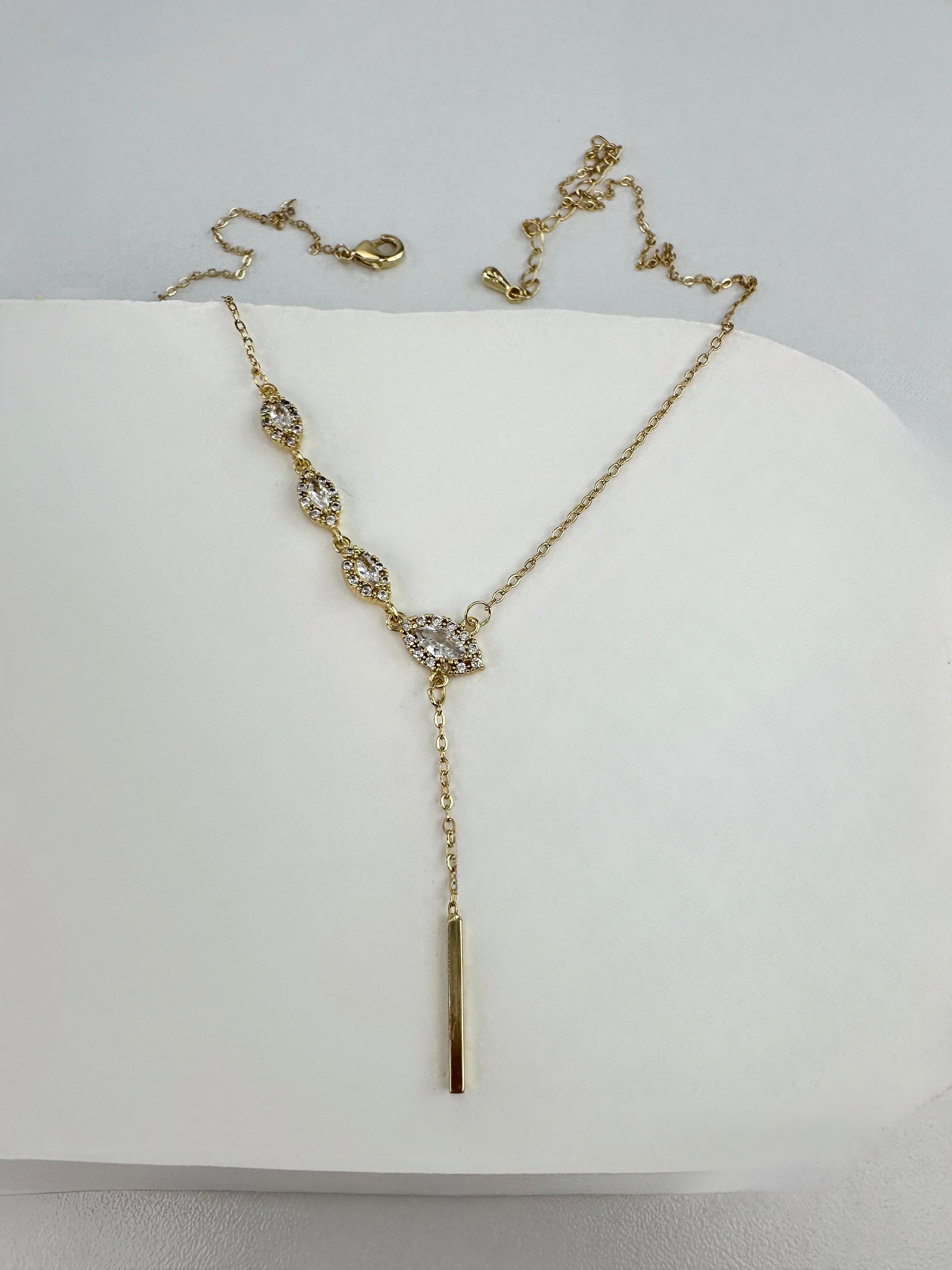 Taşlı Detay Gold Kolye