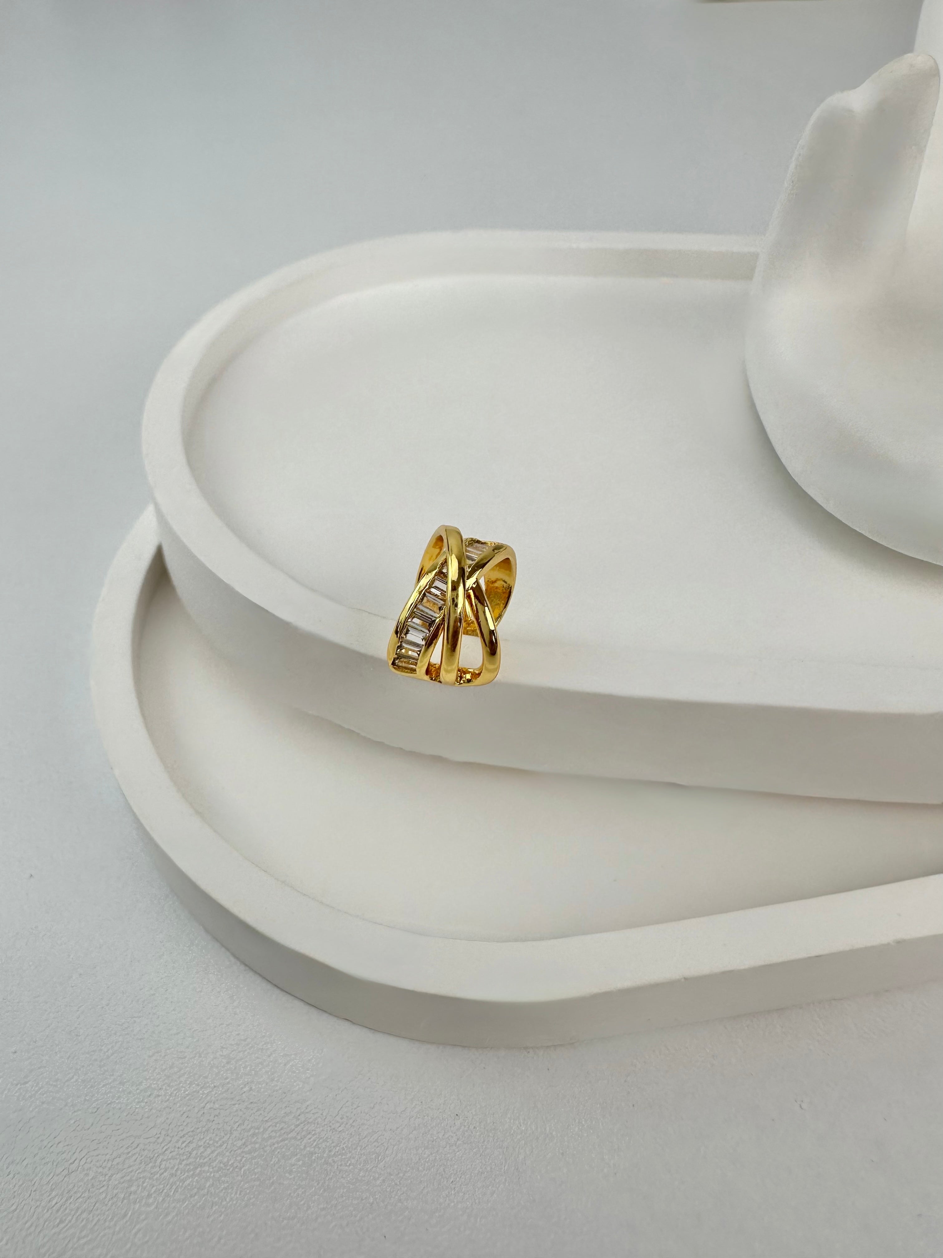 Sarmal Gold Kıkırdak Küpe