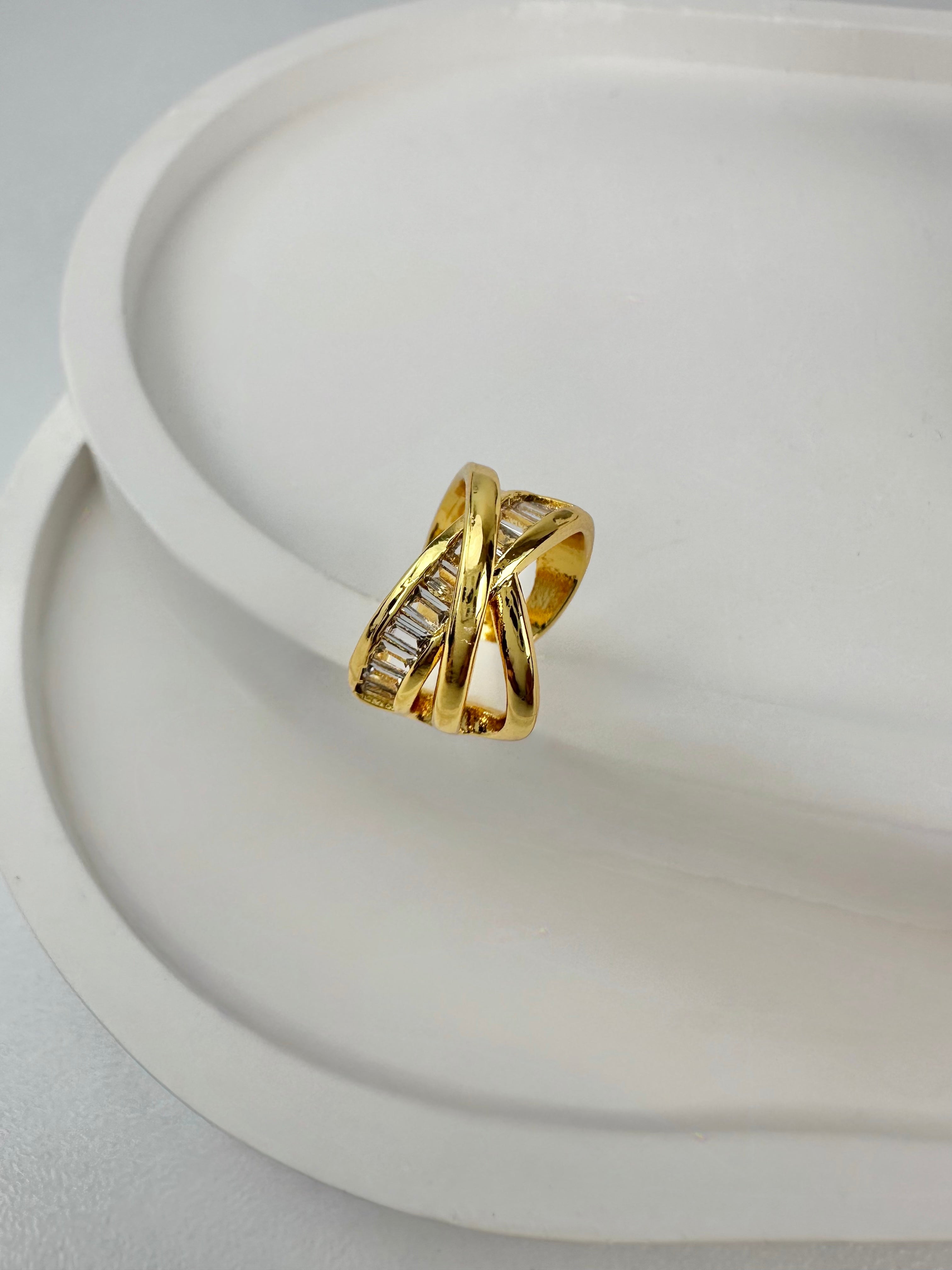 Sarmal Gold Kıkırdak Küpe