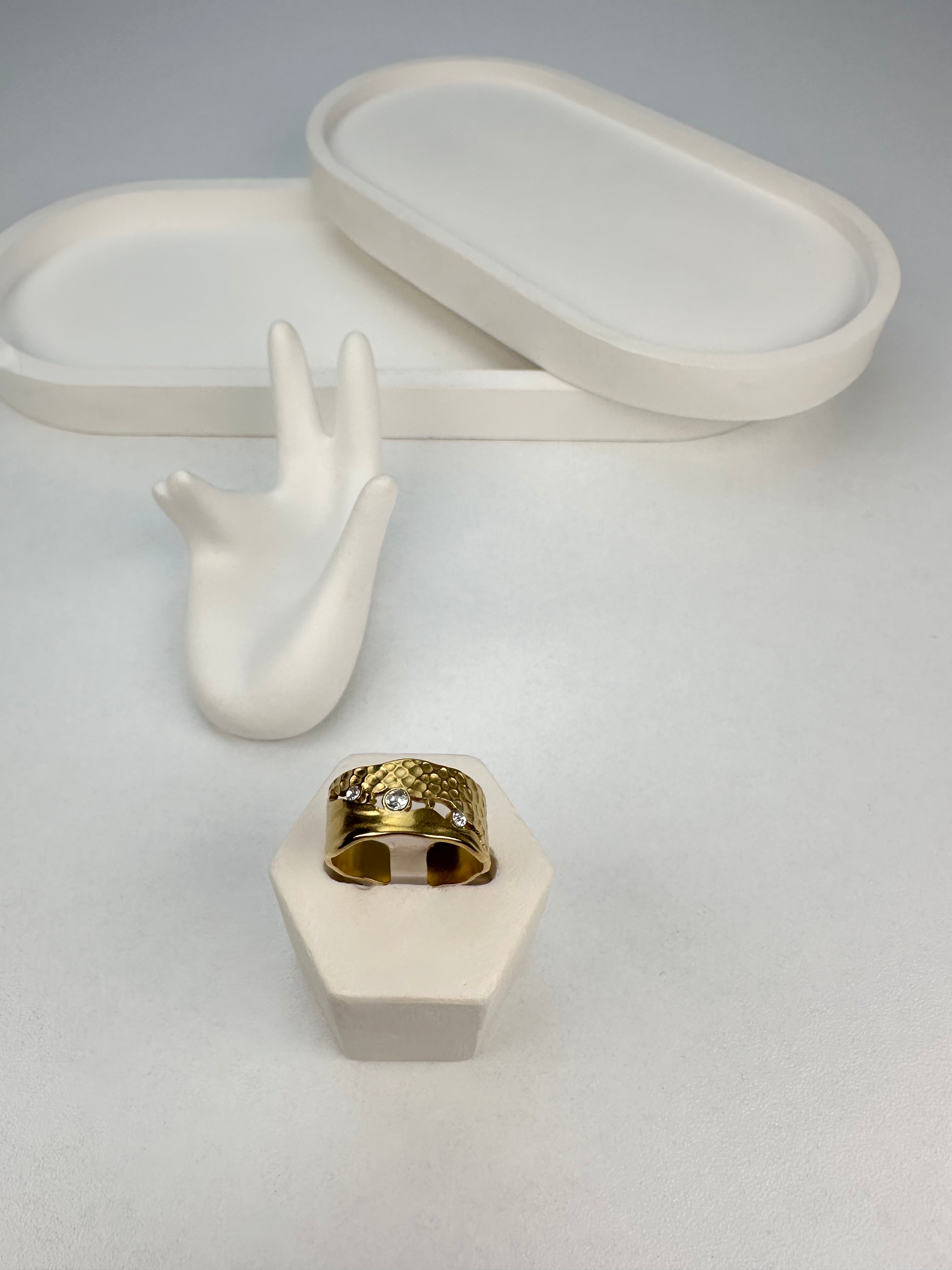 Özel Seri Şerit Taş Plaka Gold Yüzük