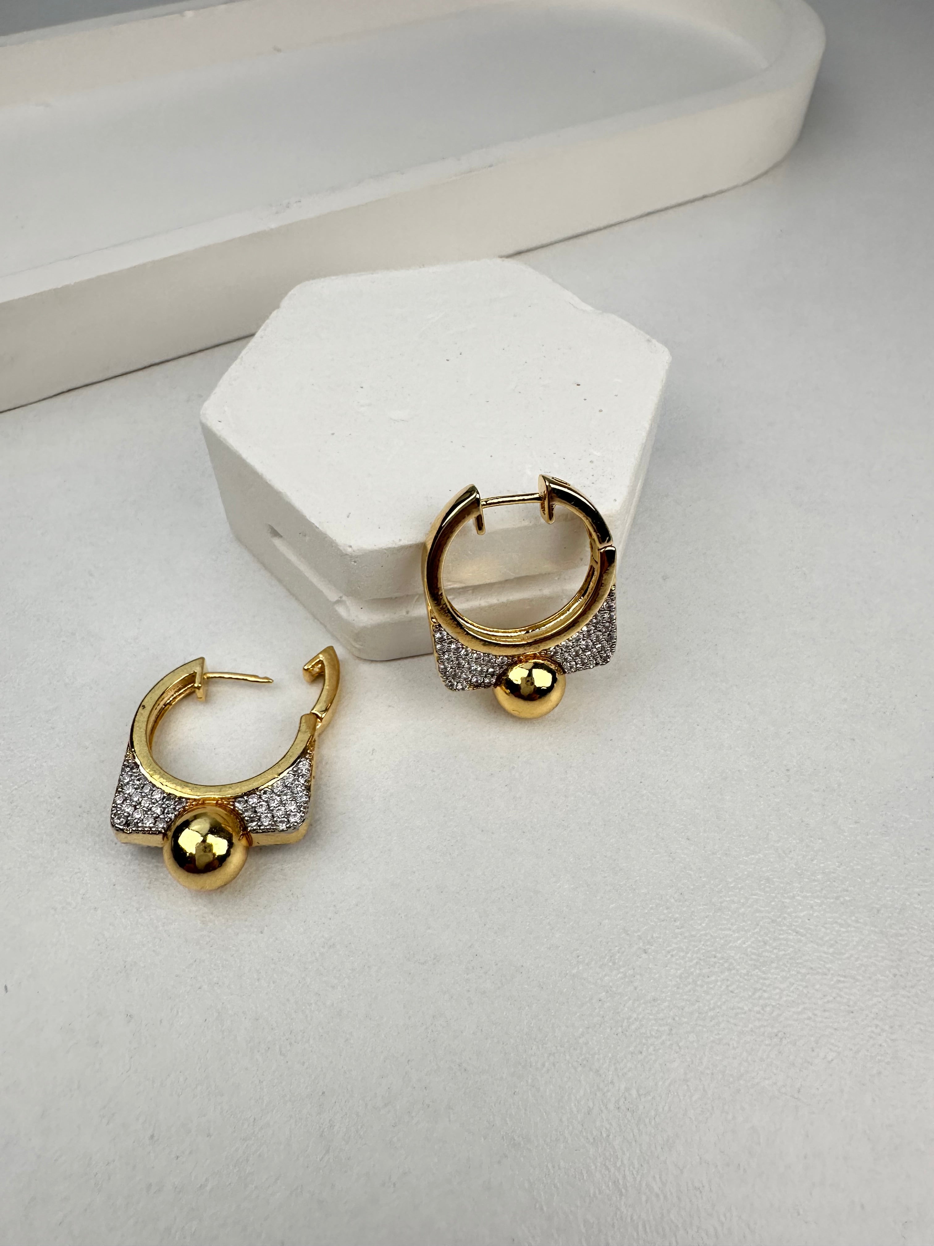 Özel Seri Top Tasarım Gold Küpe