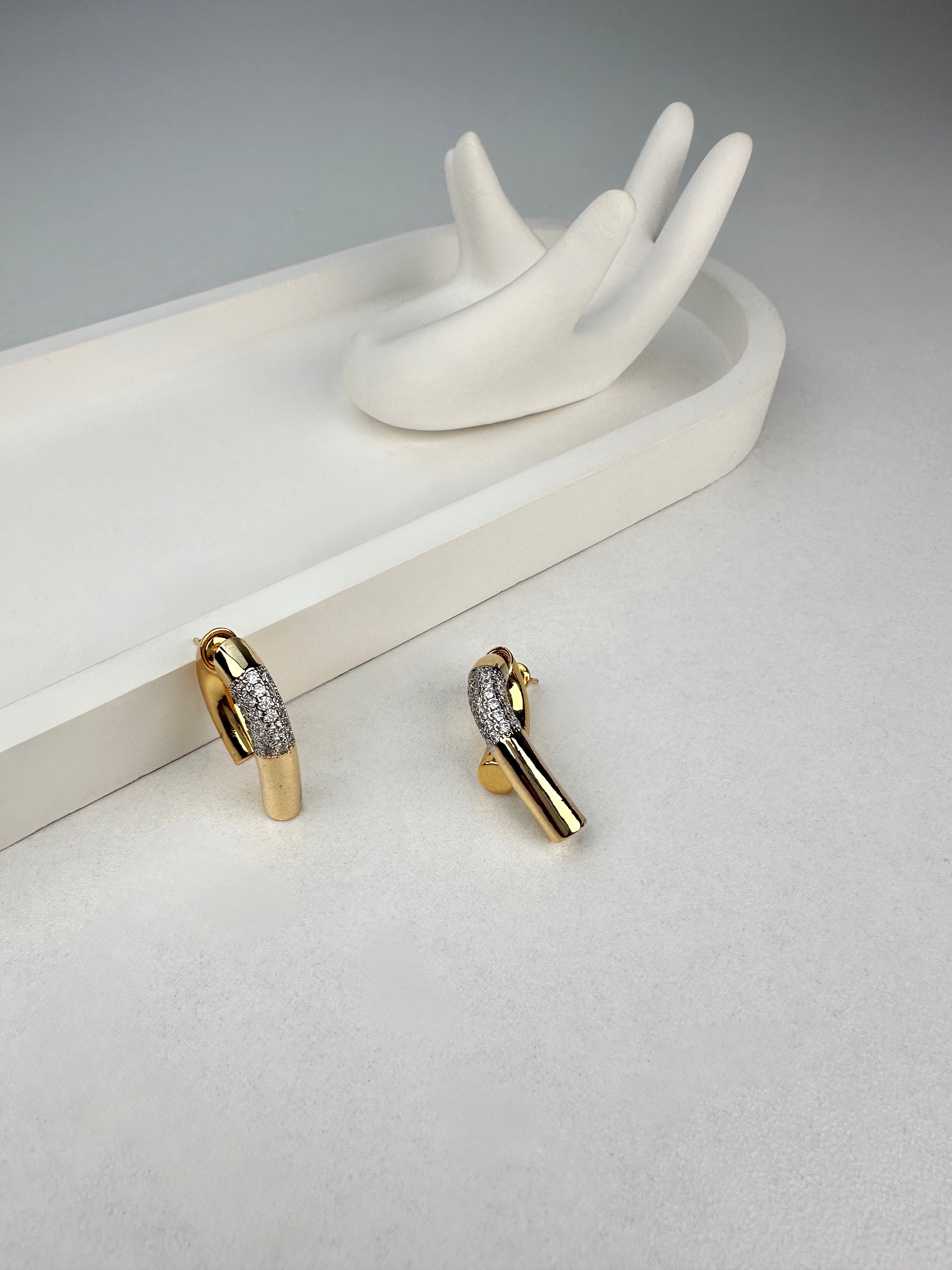 Özel Seri Taşlı Çapraz Tasarım Gold Küpe