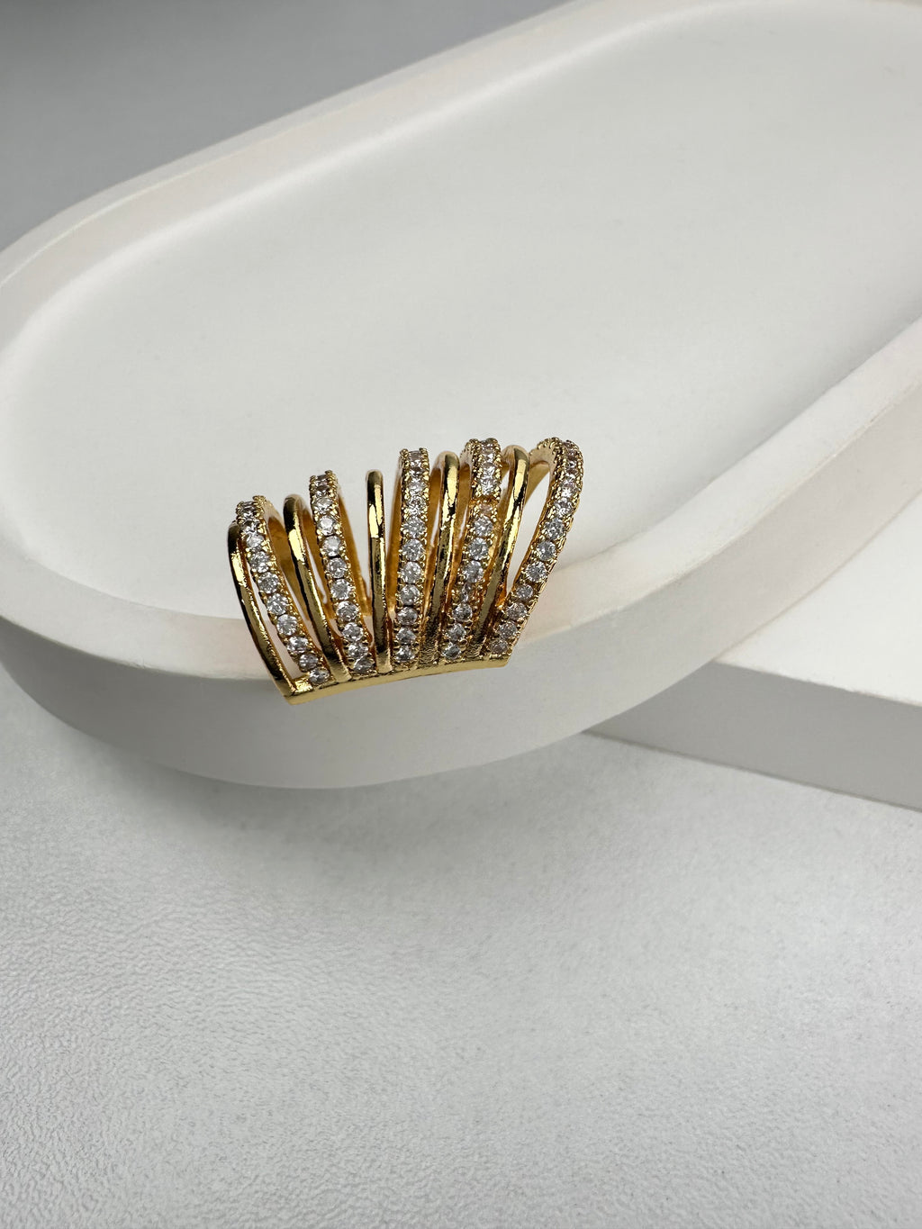 Çoklu Görünüm Taşlı Kıkırdak Küpe