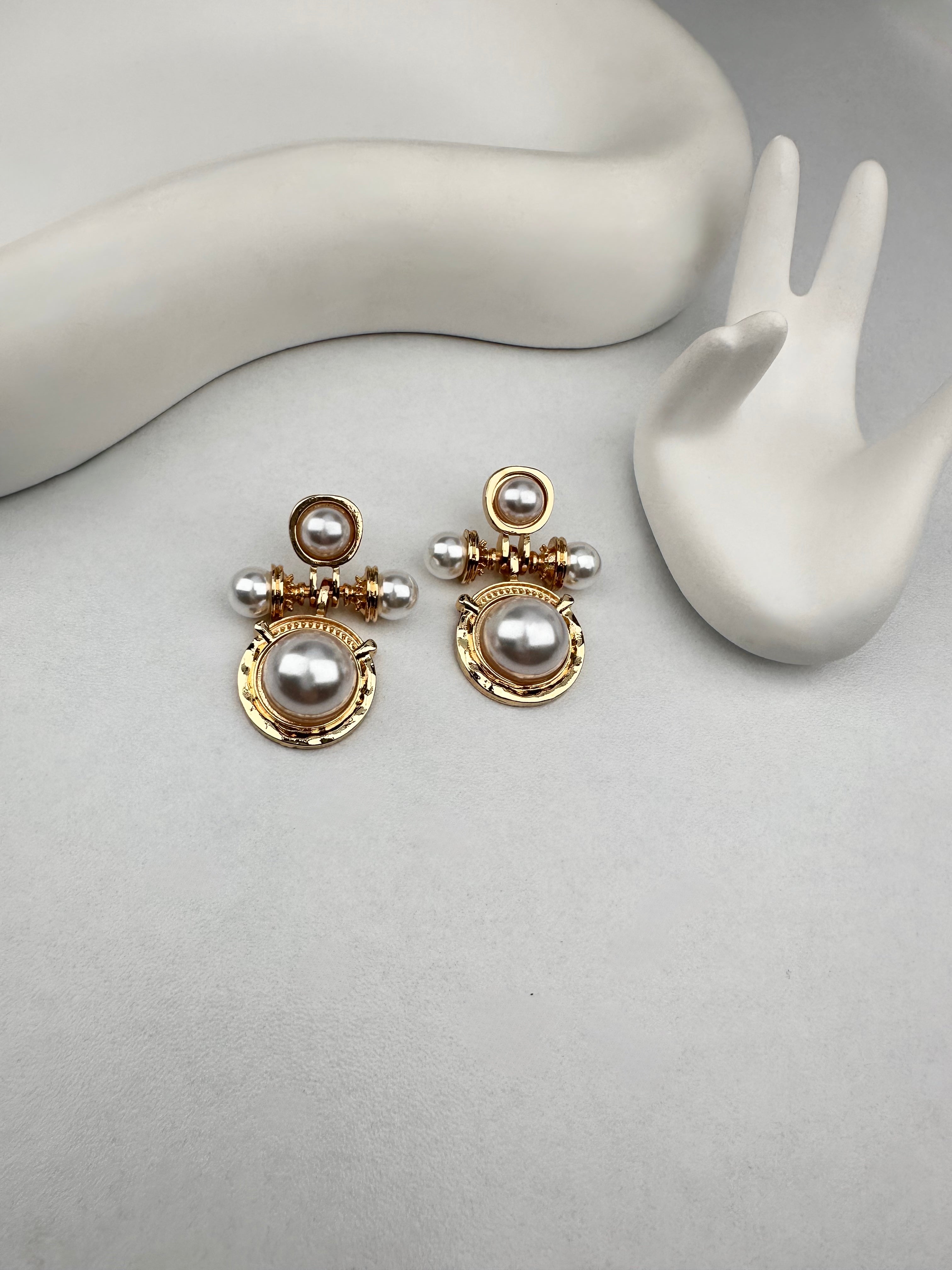 Özel Seri Fütüristik Beyaz Küpe