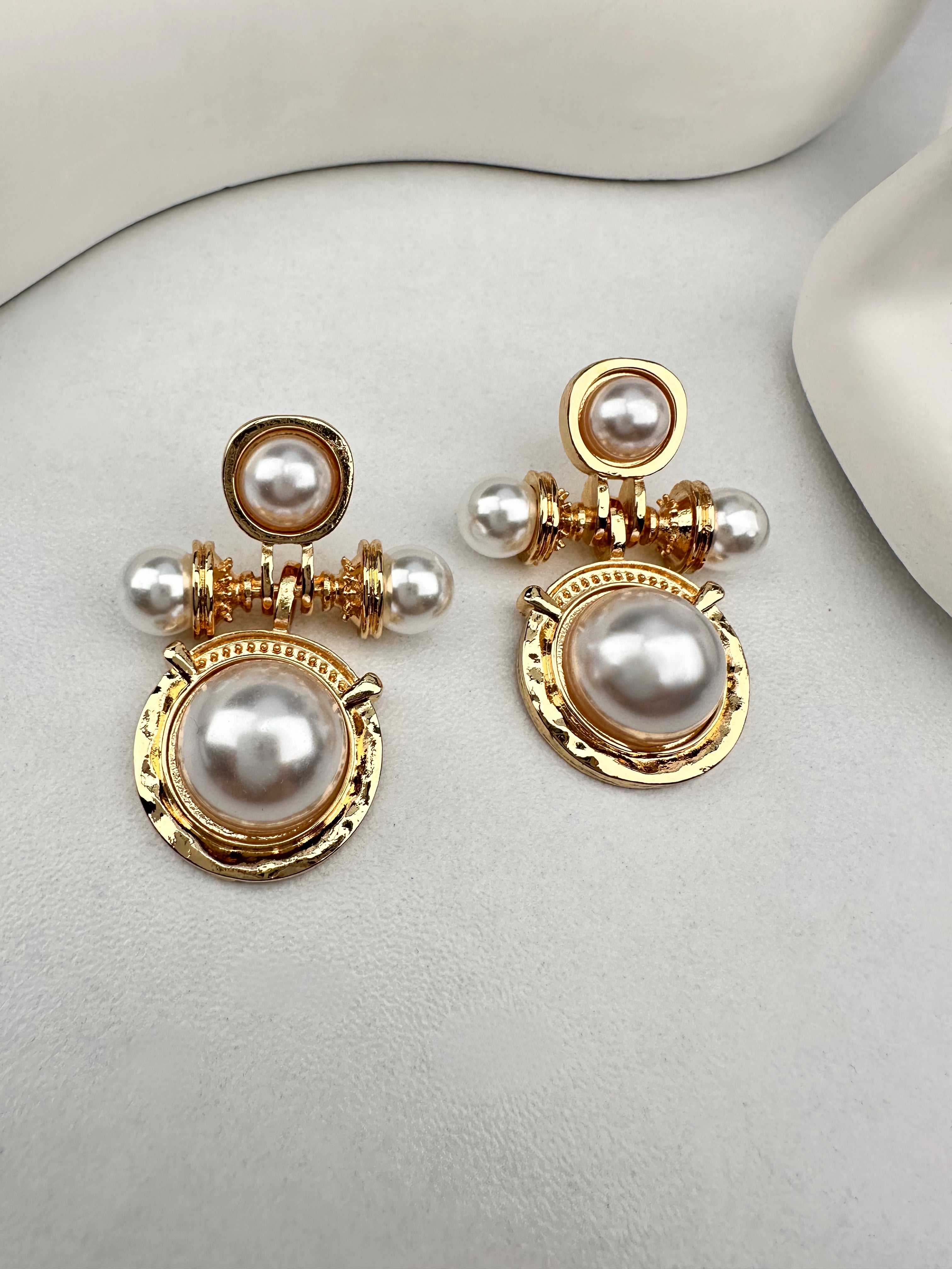 Özel Seri Fütüristik Beyaz Küpe