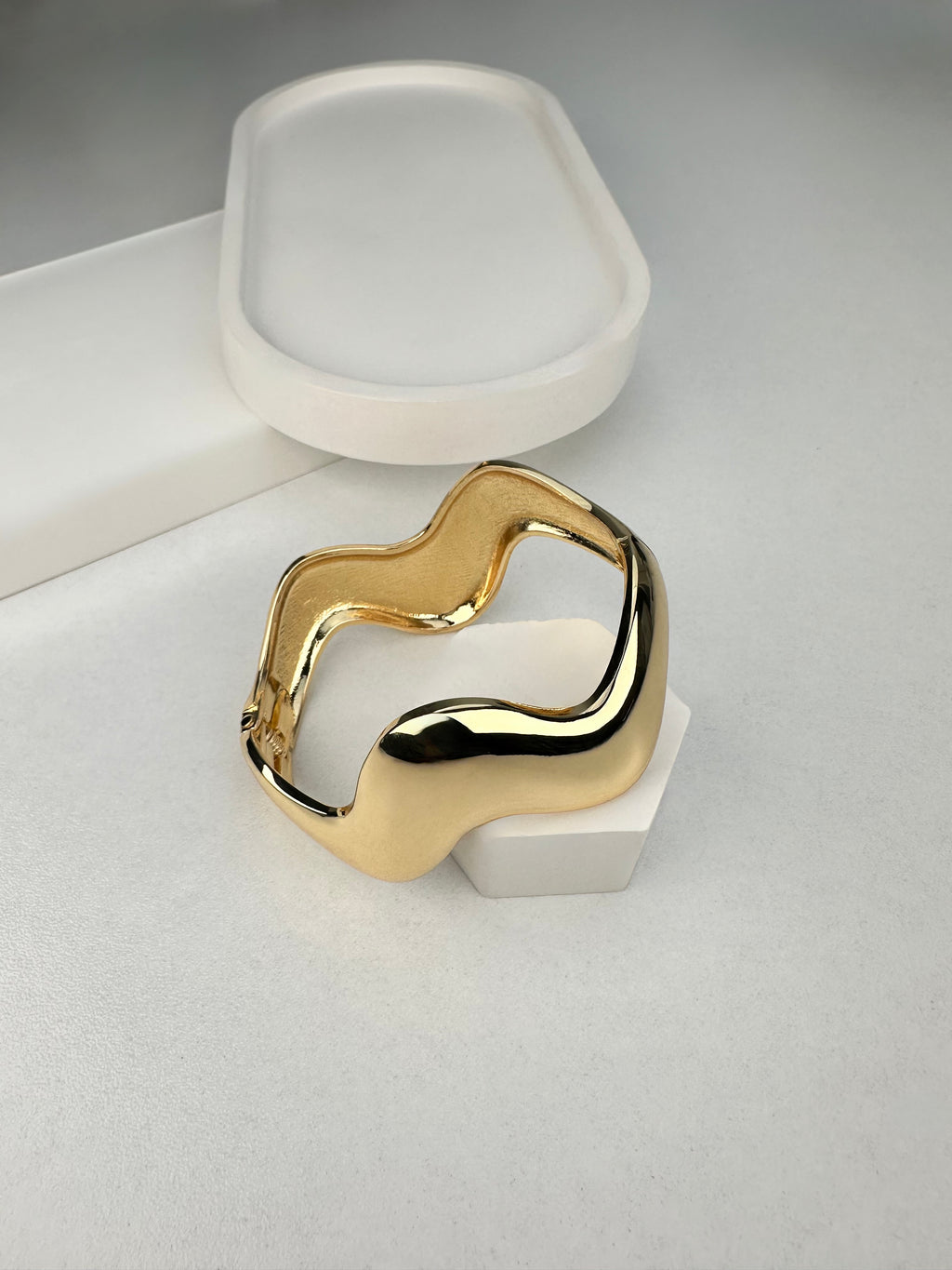 Özel Seri Dalga Görünüm Gold Kelepçe Bileklik