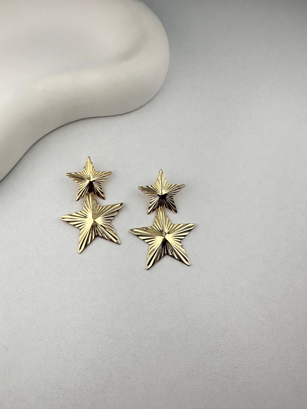 Özel Seri Yıldız Sallantılı Gold Küpe