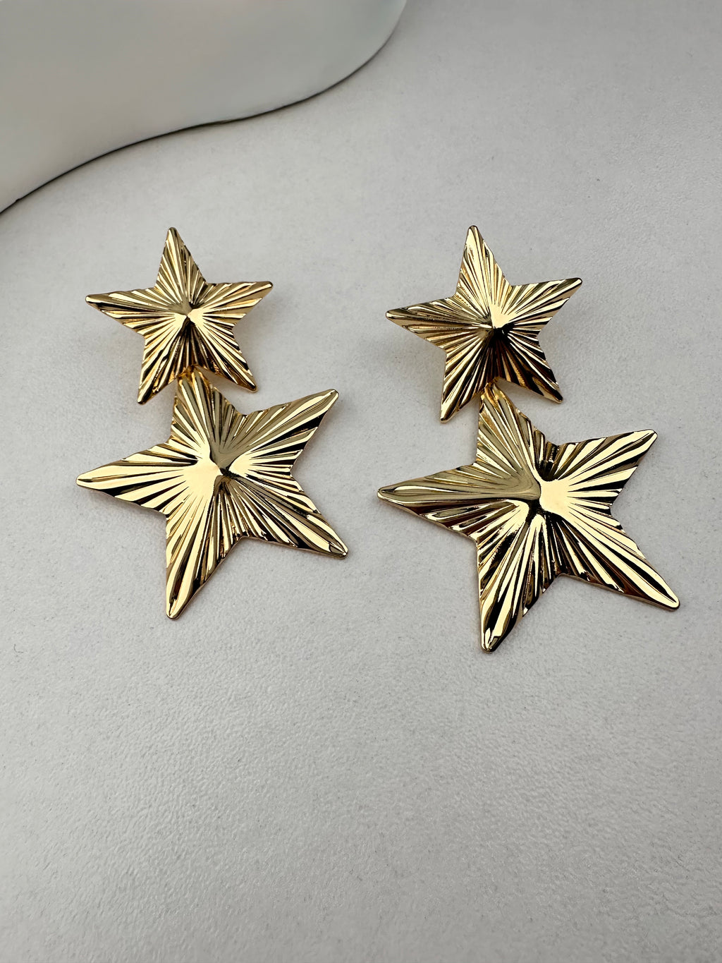 Özel Seri Yıldız Sallantılı Gold Küpe