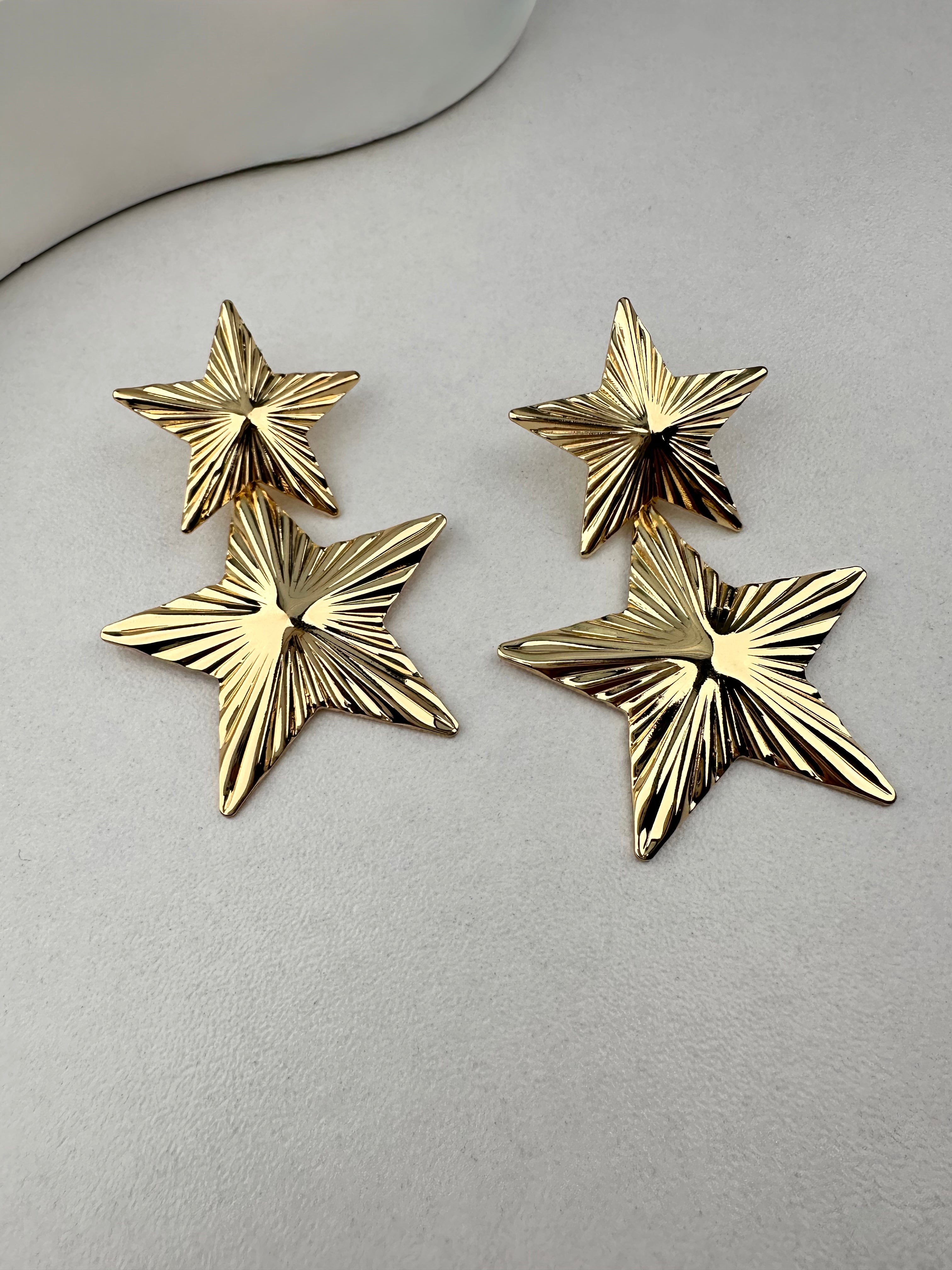 Özel Seri Yıldız Sallantılı Gold Küpe