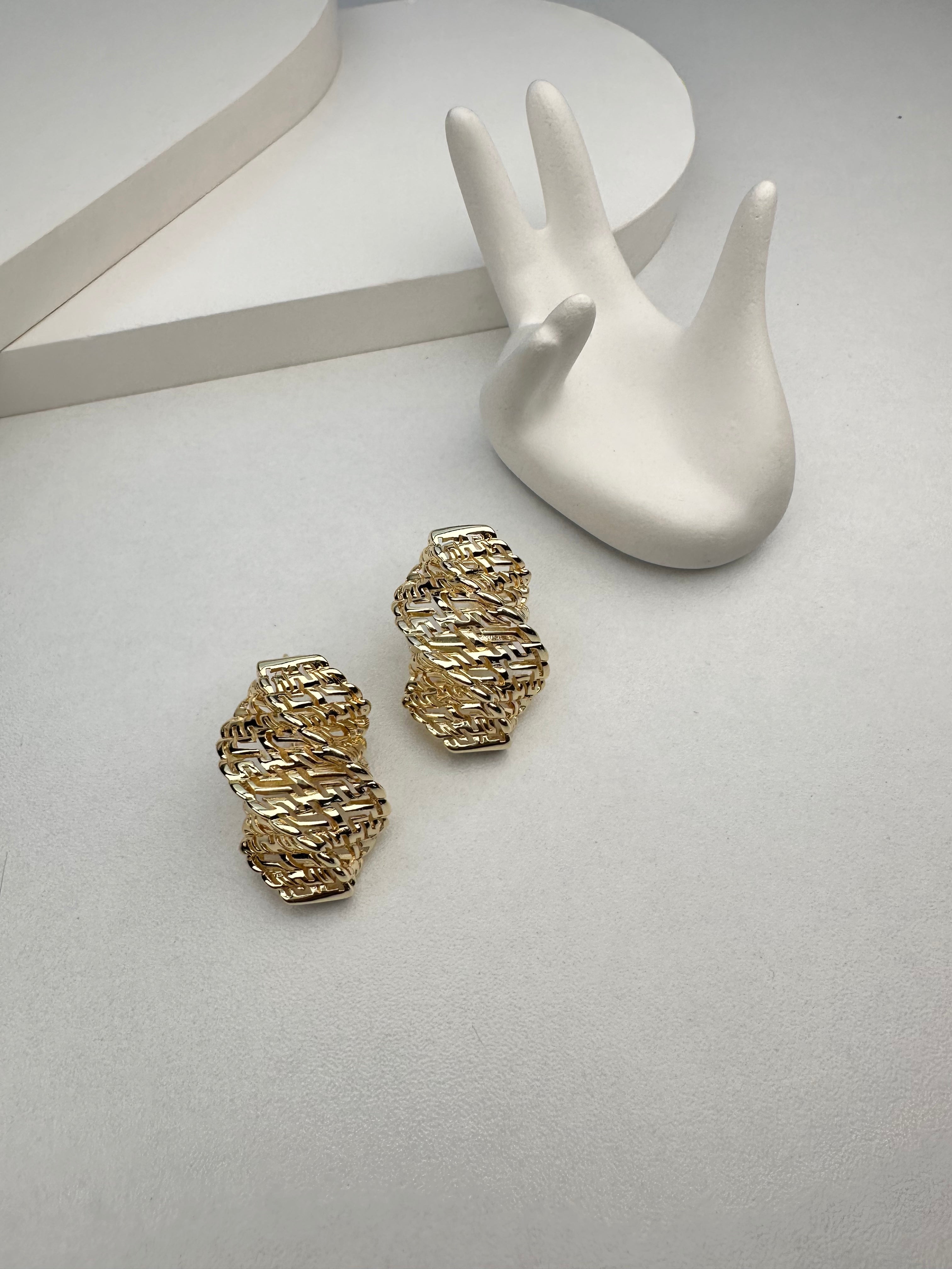 Özel Seri Sarmal Desenli Gold Küpe