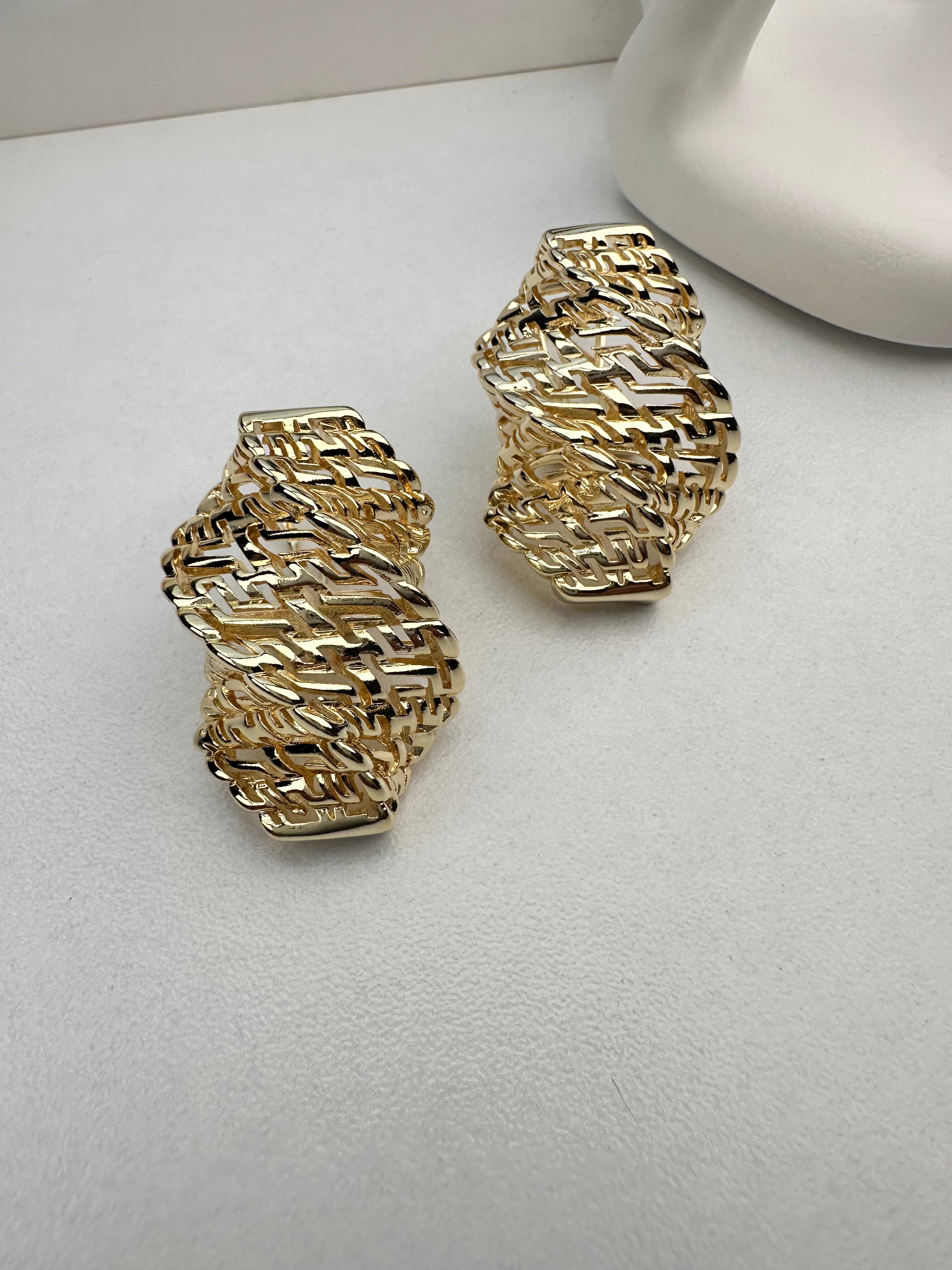 Özel Seri Sarmal Desenli Gold Küpe