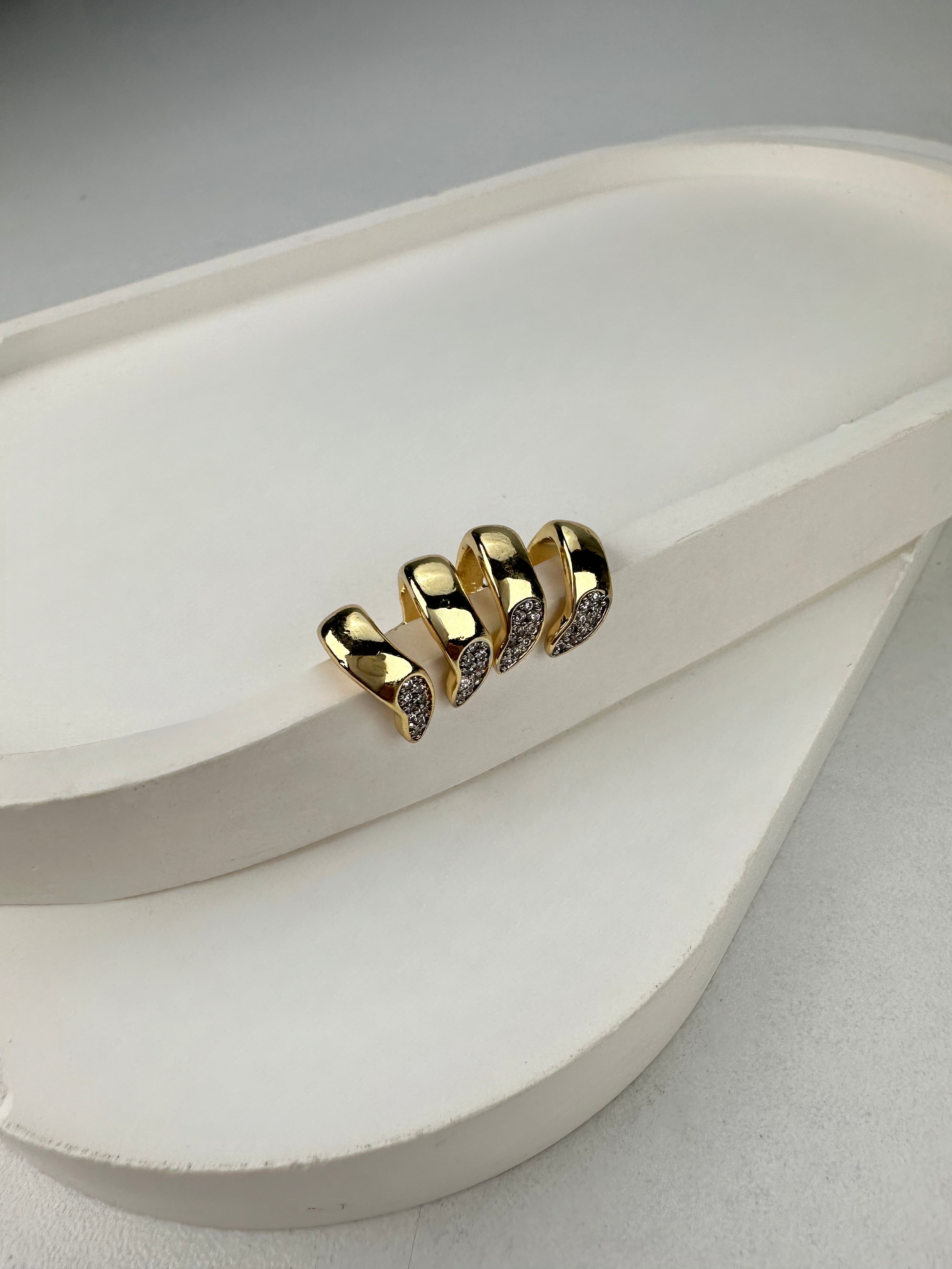 Özel Seri Taşlı Rnbw Kıkırdak Küpe