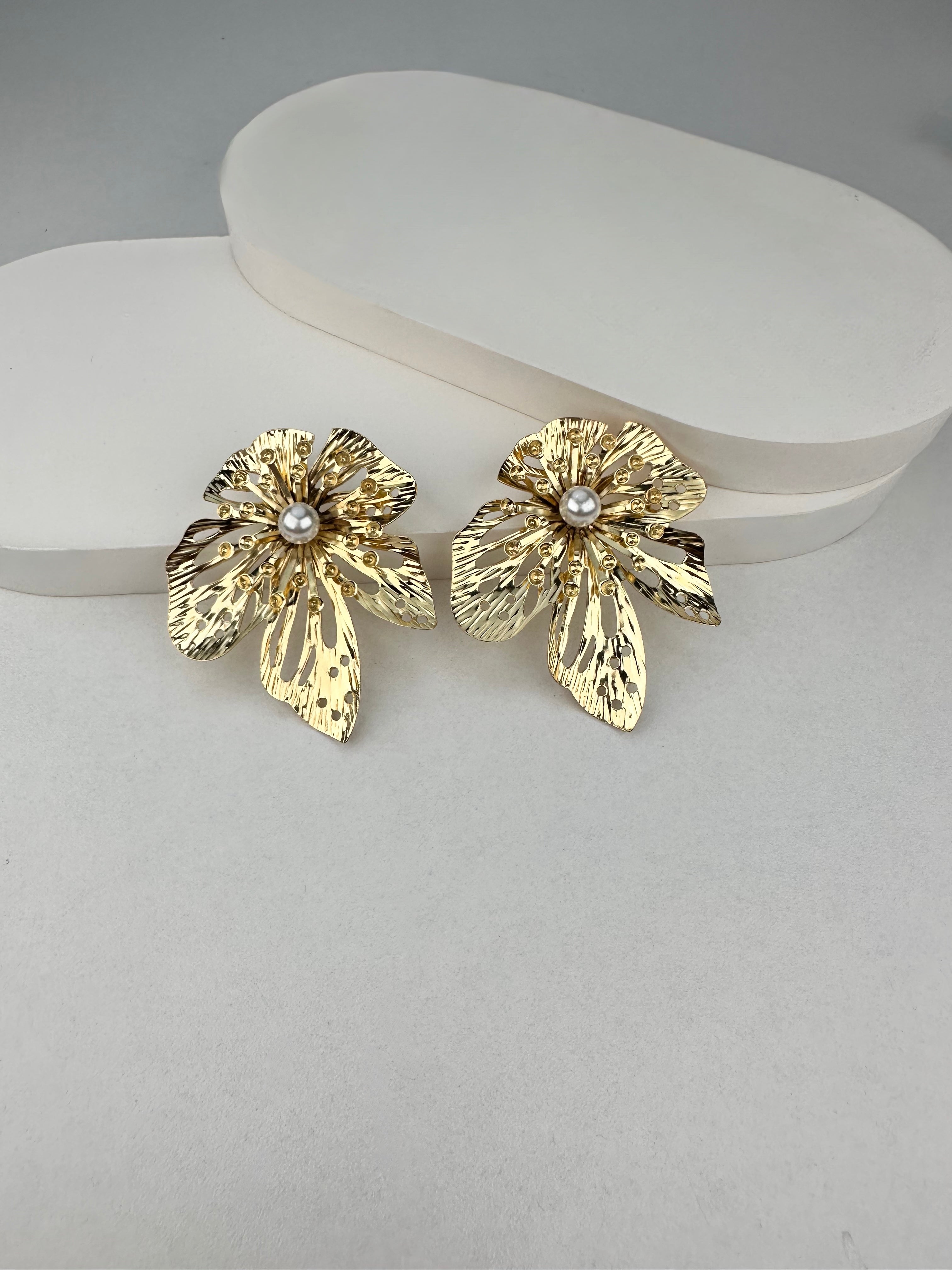 Özel Seri İnci Detaylı Çiçek Küpe