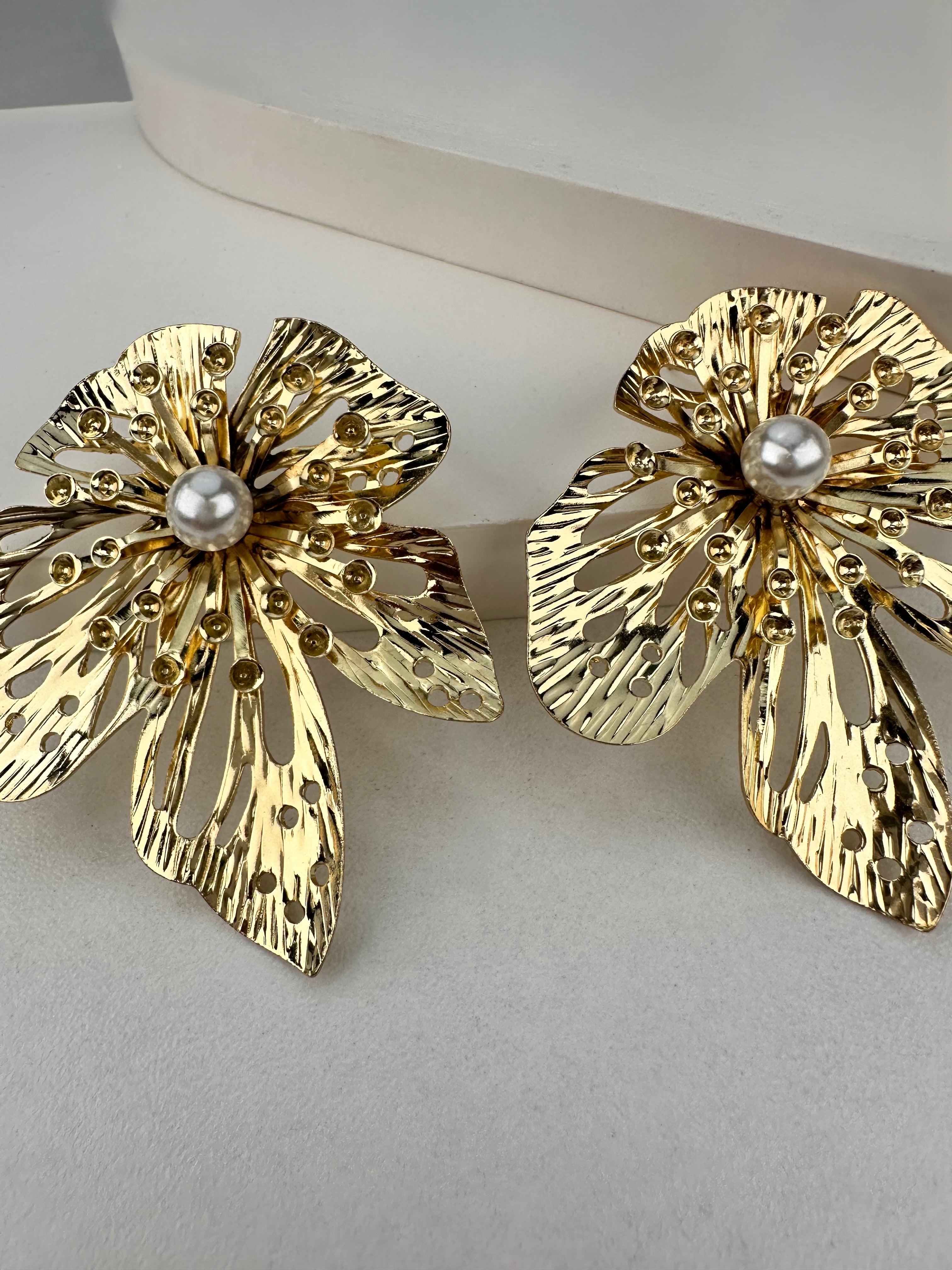 Özel Seri İnci Detaylı Çiçek Küpe