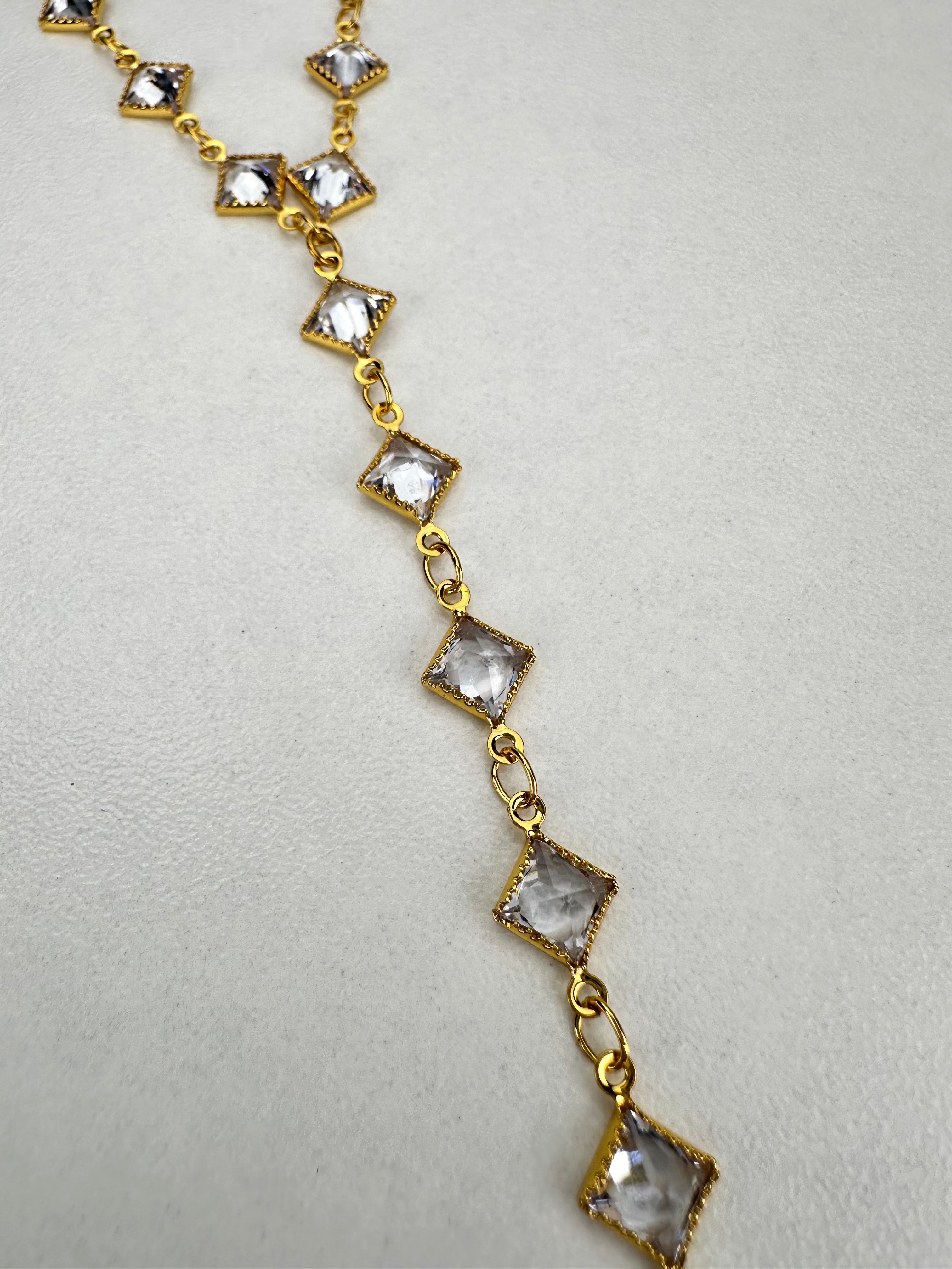 Özel Seri Gold Taşlı Y Dekolte Kolye