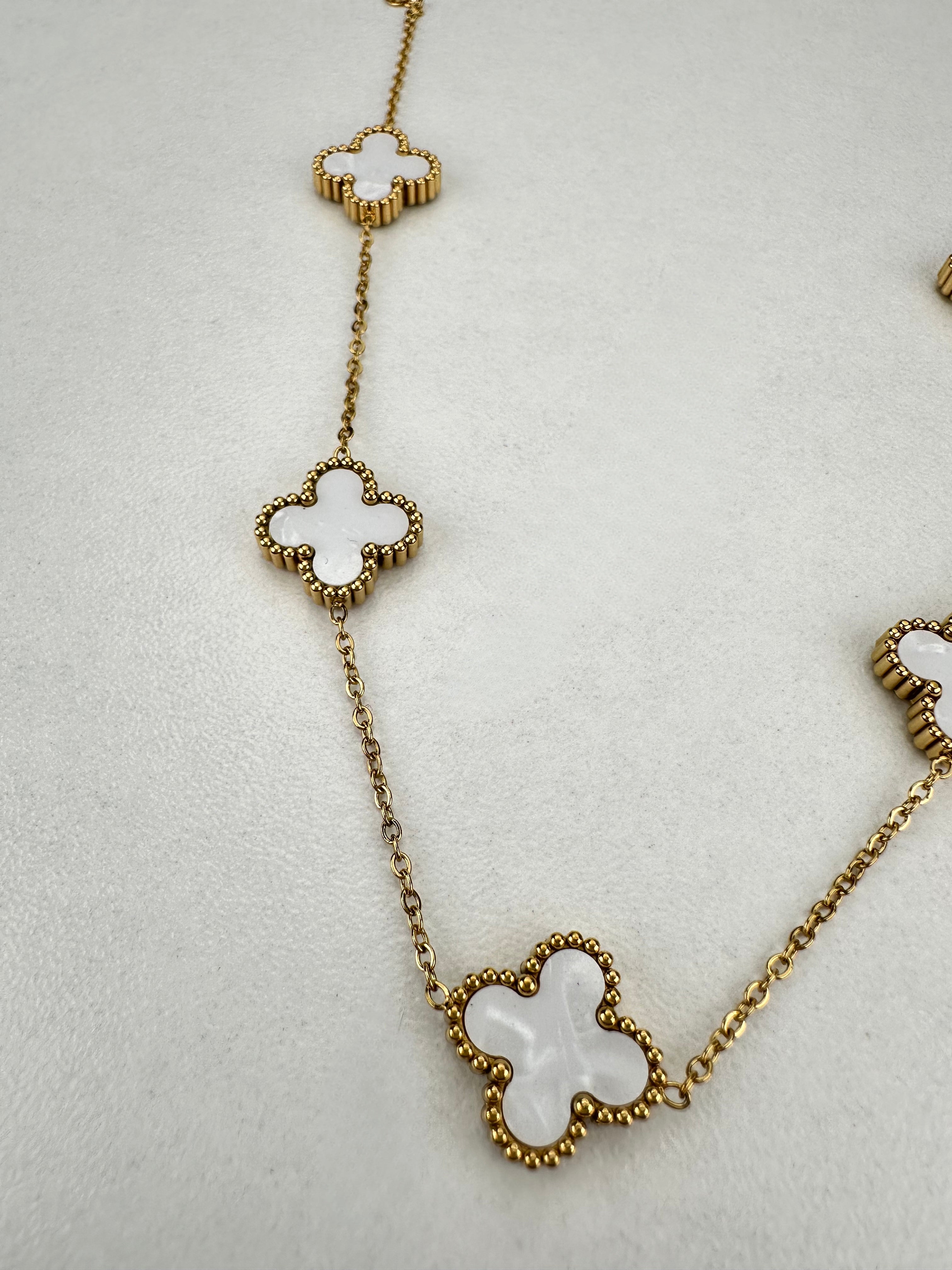 Özel Seri Clf Model Beyaz Yonca Kolye