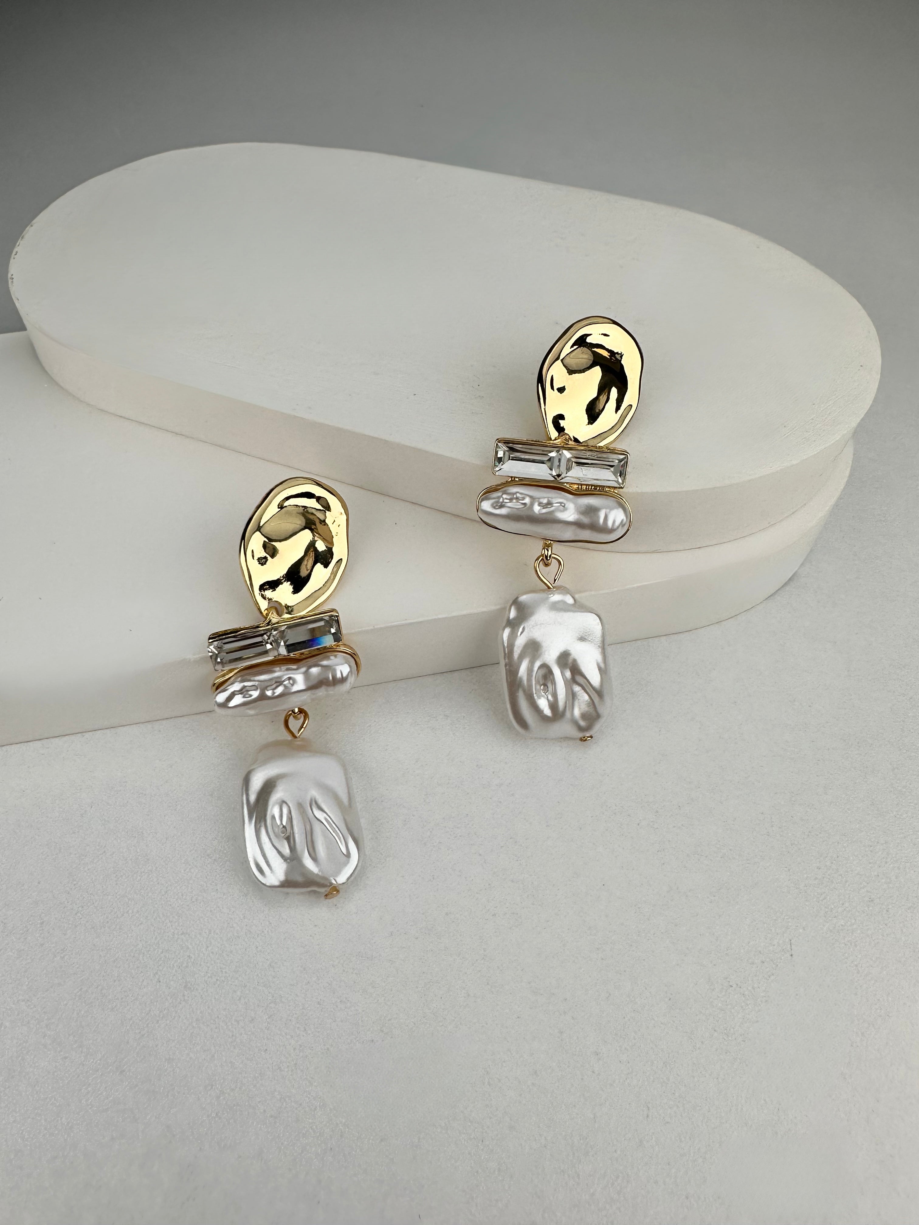 Özel Seri Bym Sallantılı Gold Detay Küpe