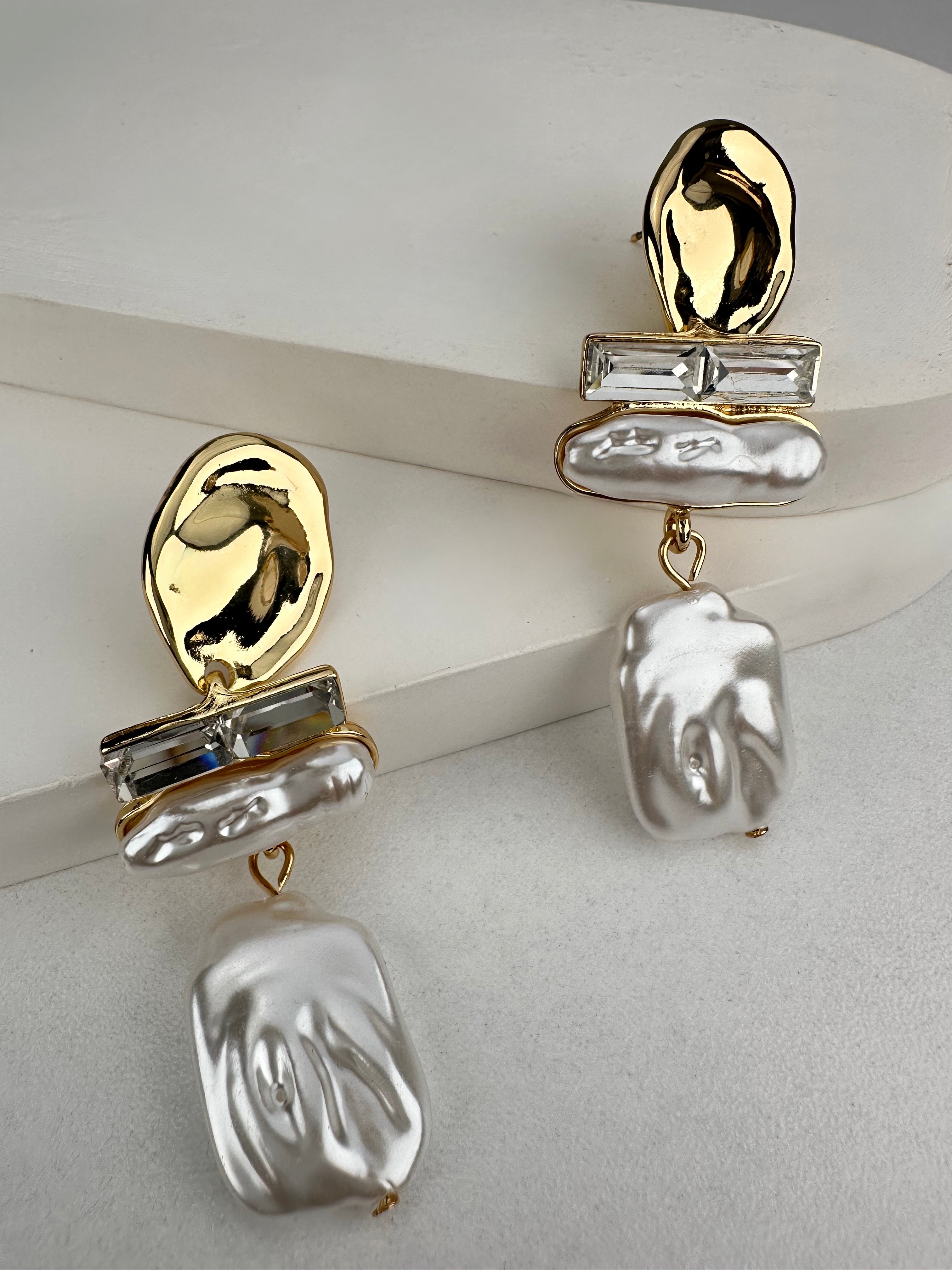 Özel Seri Bym Sallantılı Gold Detay Küpe