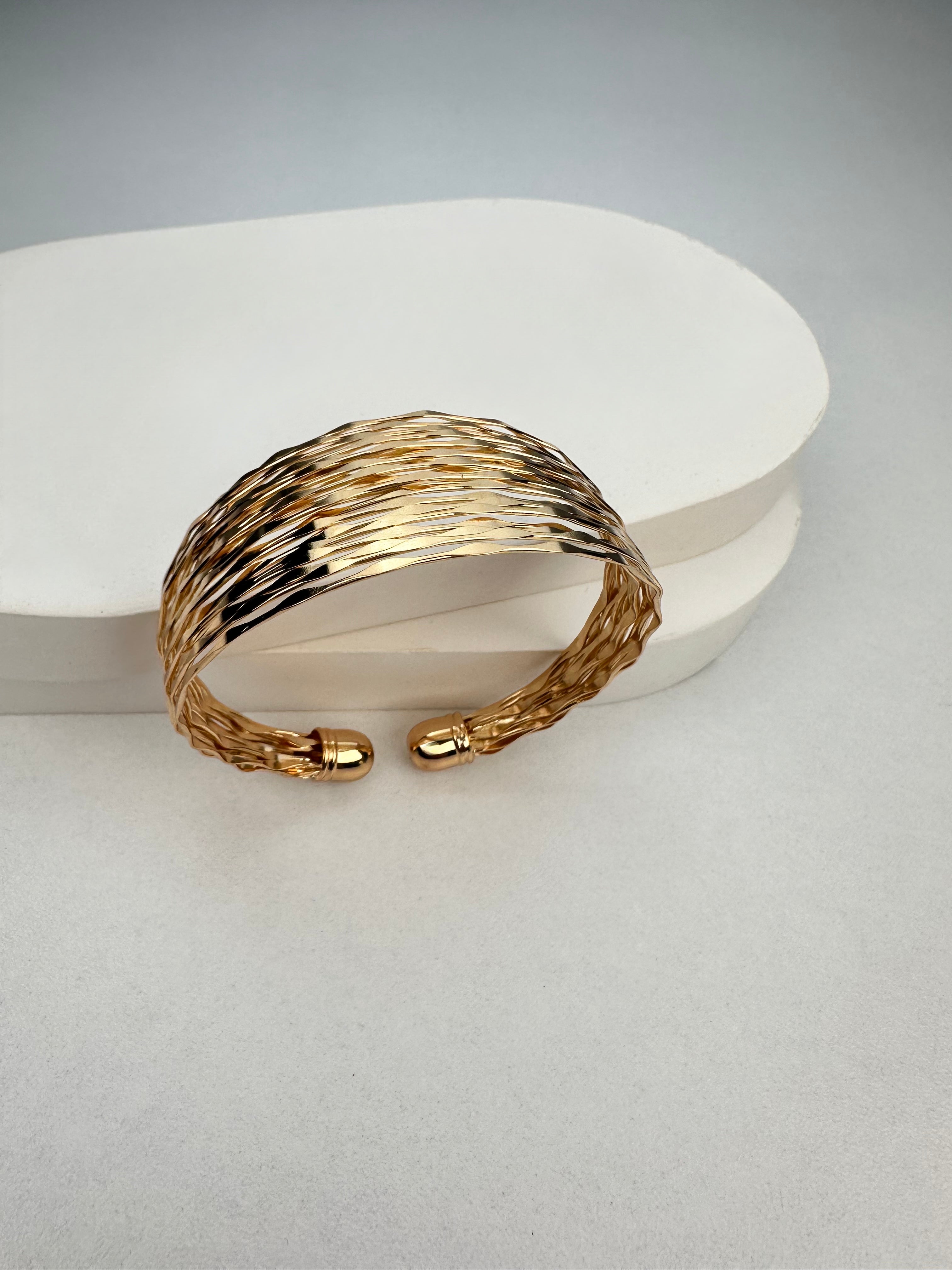 Özel Seri Tırtıklı Gold Kelepçe Bileklik