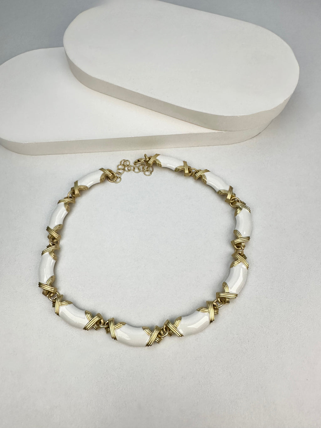 Özel Seri Beyaz Gold Detaylı Kolye