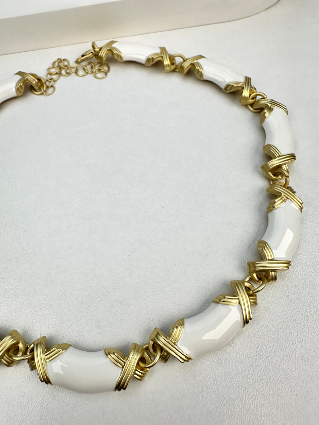 Özel Seri Beyaz Gold Detaylı Kolye