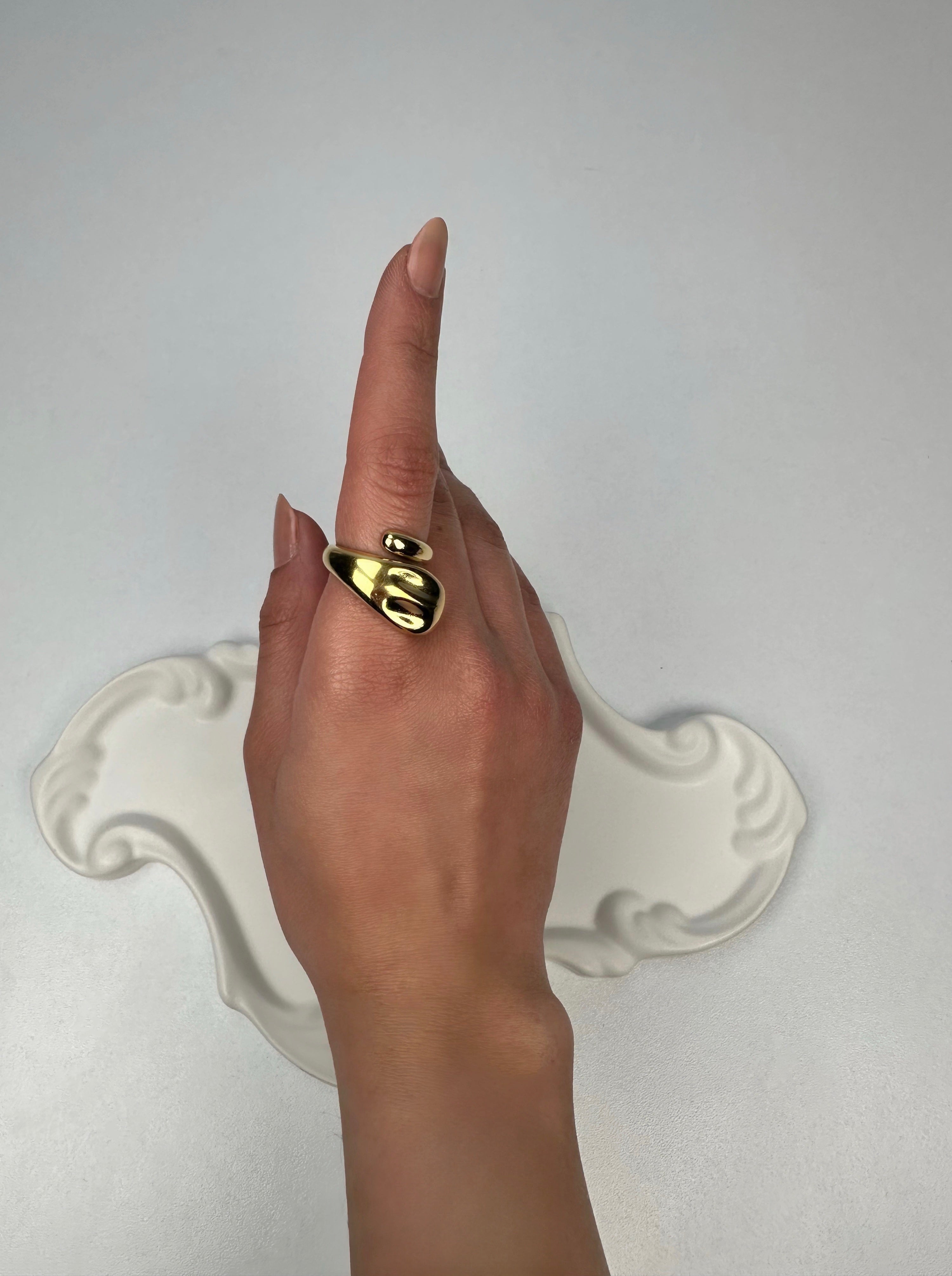 Özel Seri Bombe Yılan Desen Gold Yüzük