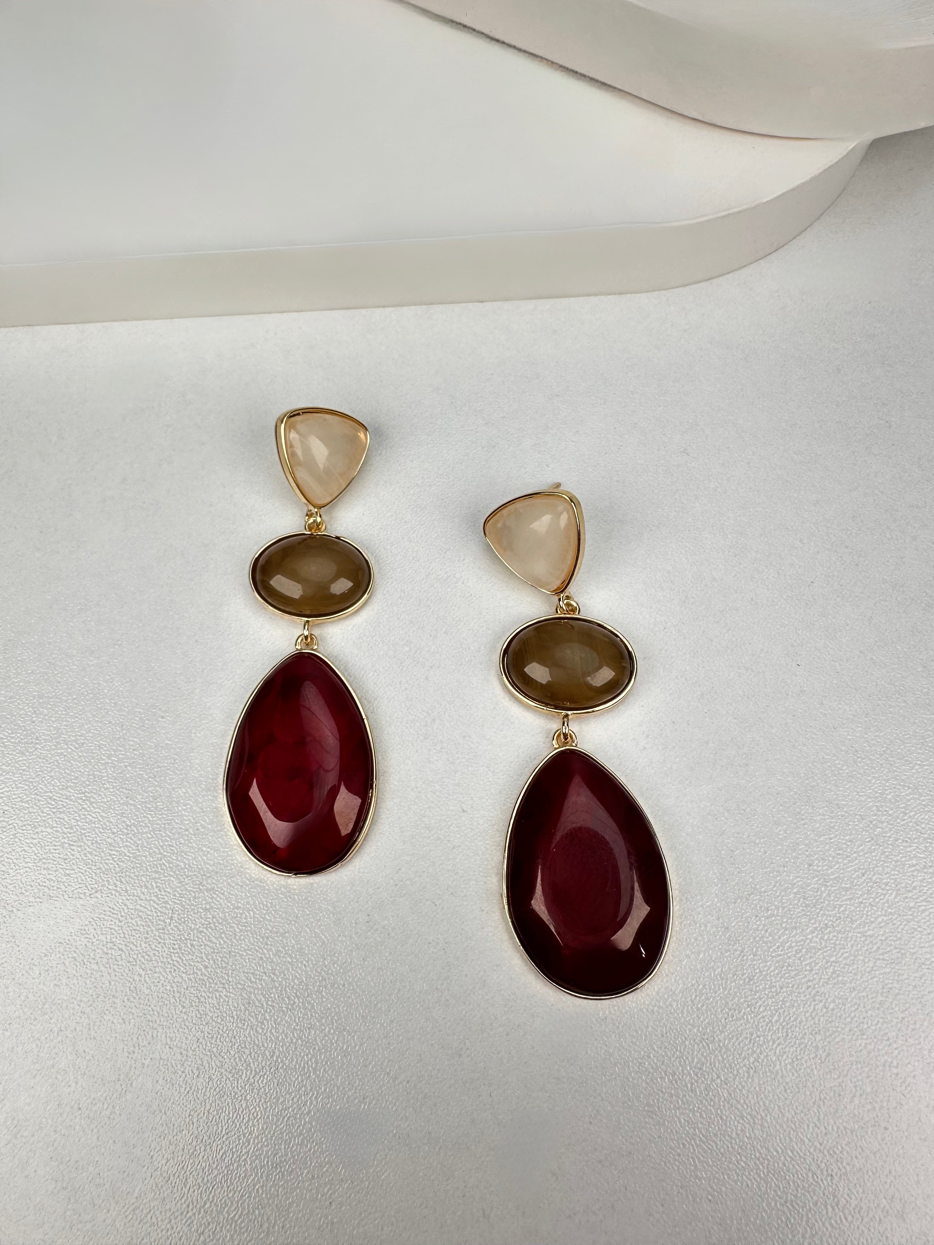 Haki Kırmızı Sallantılı Gold Küpe