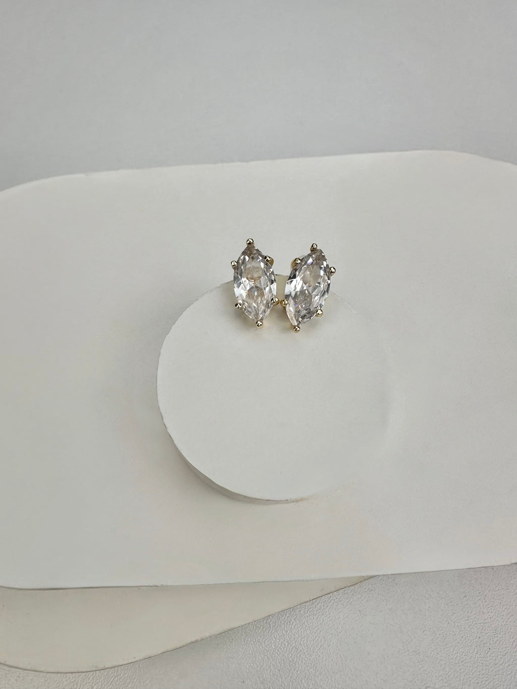 Pırlanta Görünümlü Geometrik Taş Küpe