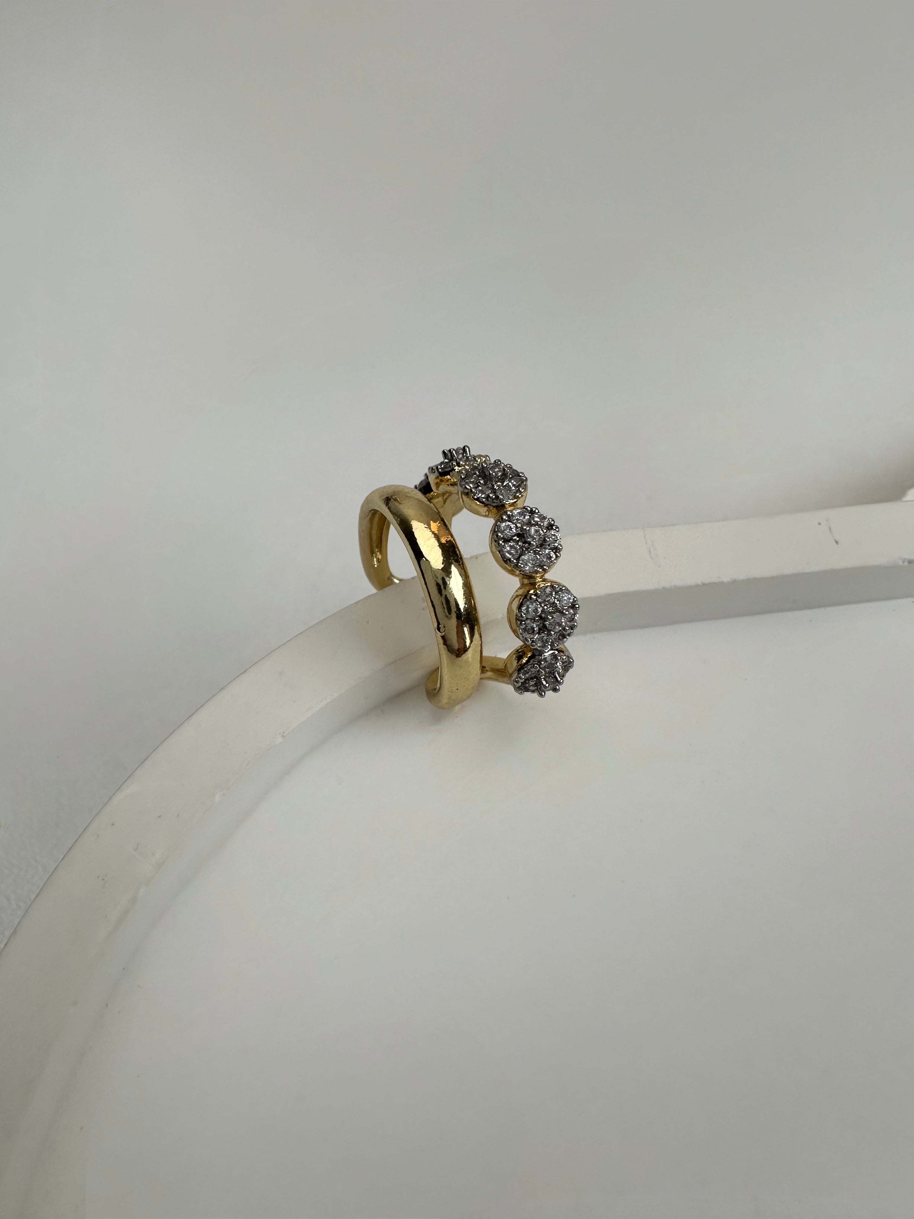 Tam Tur Taşlı Gold Kıkırdak Küpe