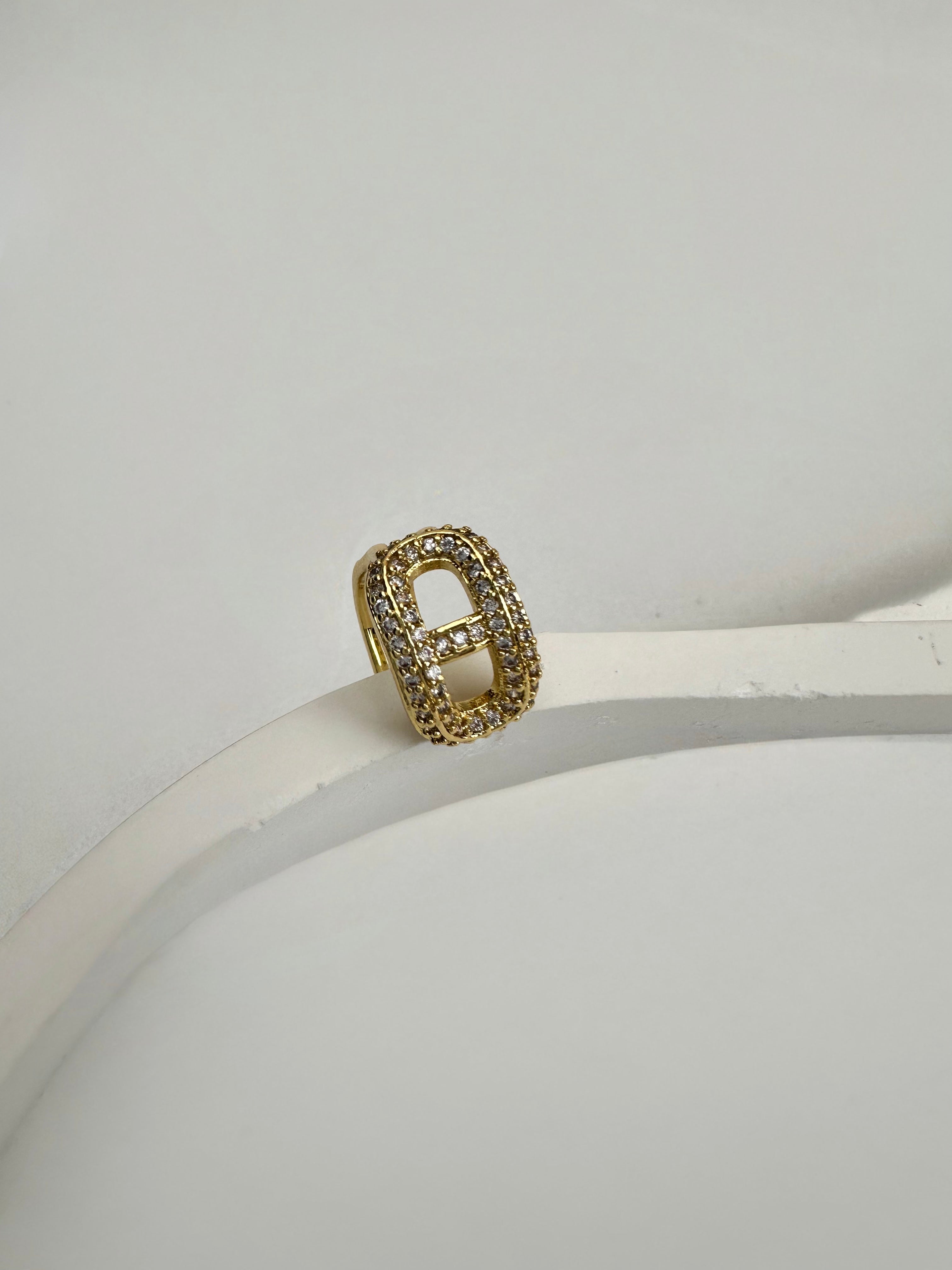Marka Model Gold Kıkırdak Küpe
