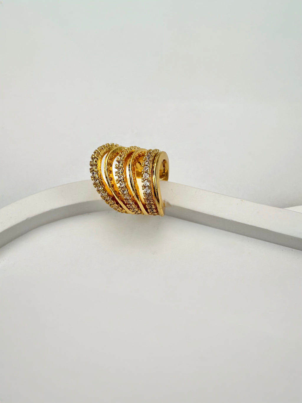 Taşlı Sıralı Gold Kıkırdak Küpe