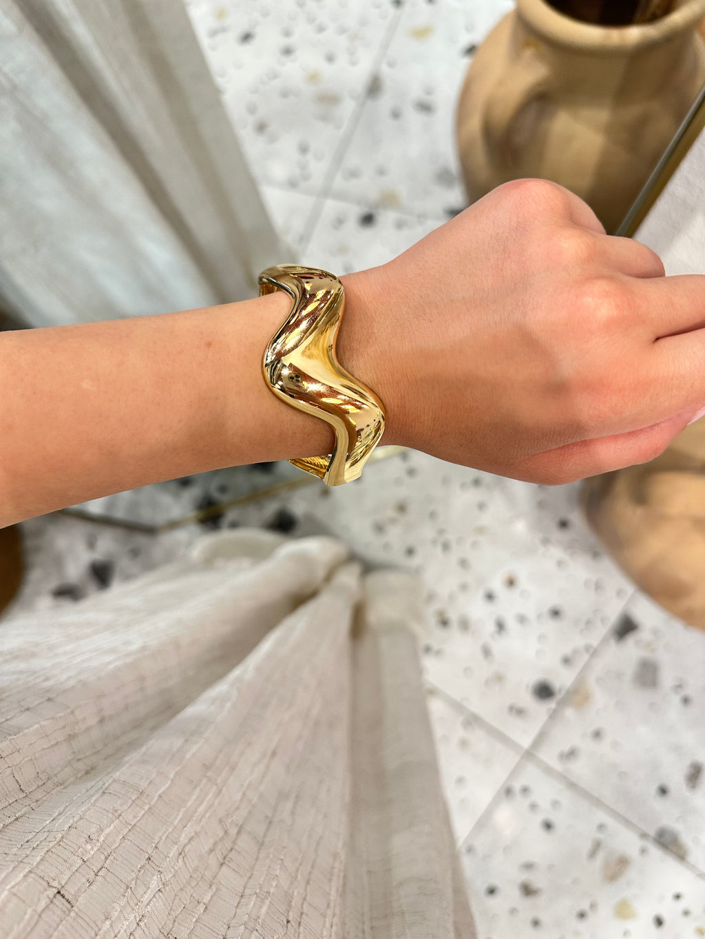 Özel Seri Dalga Görünüm Gold Kelepçe Bileklik