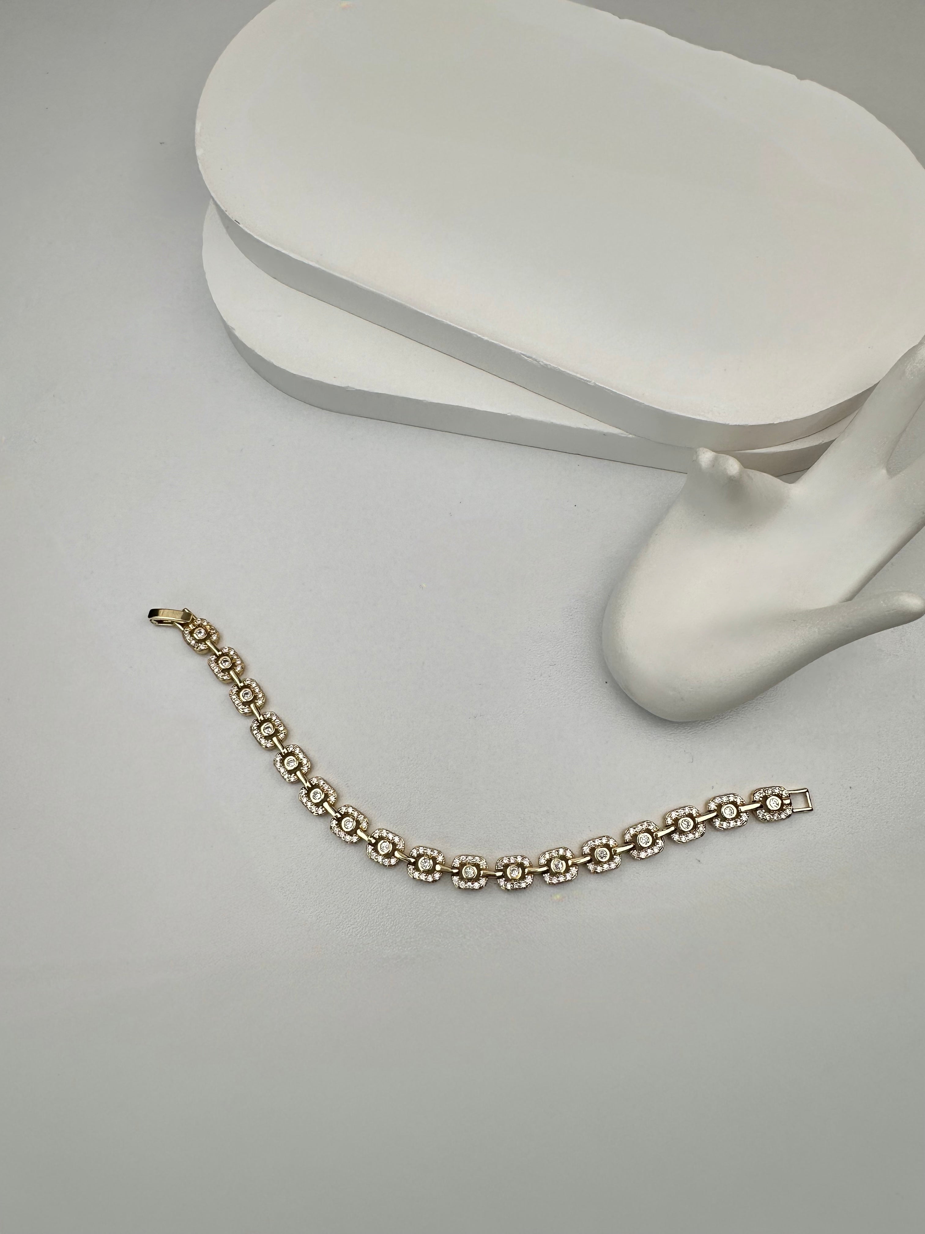 Kare Taşlı Gold Bileklik