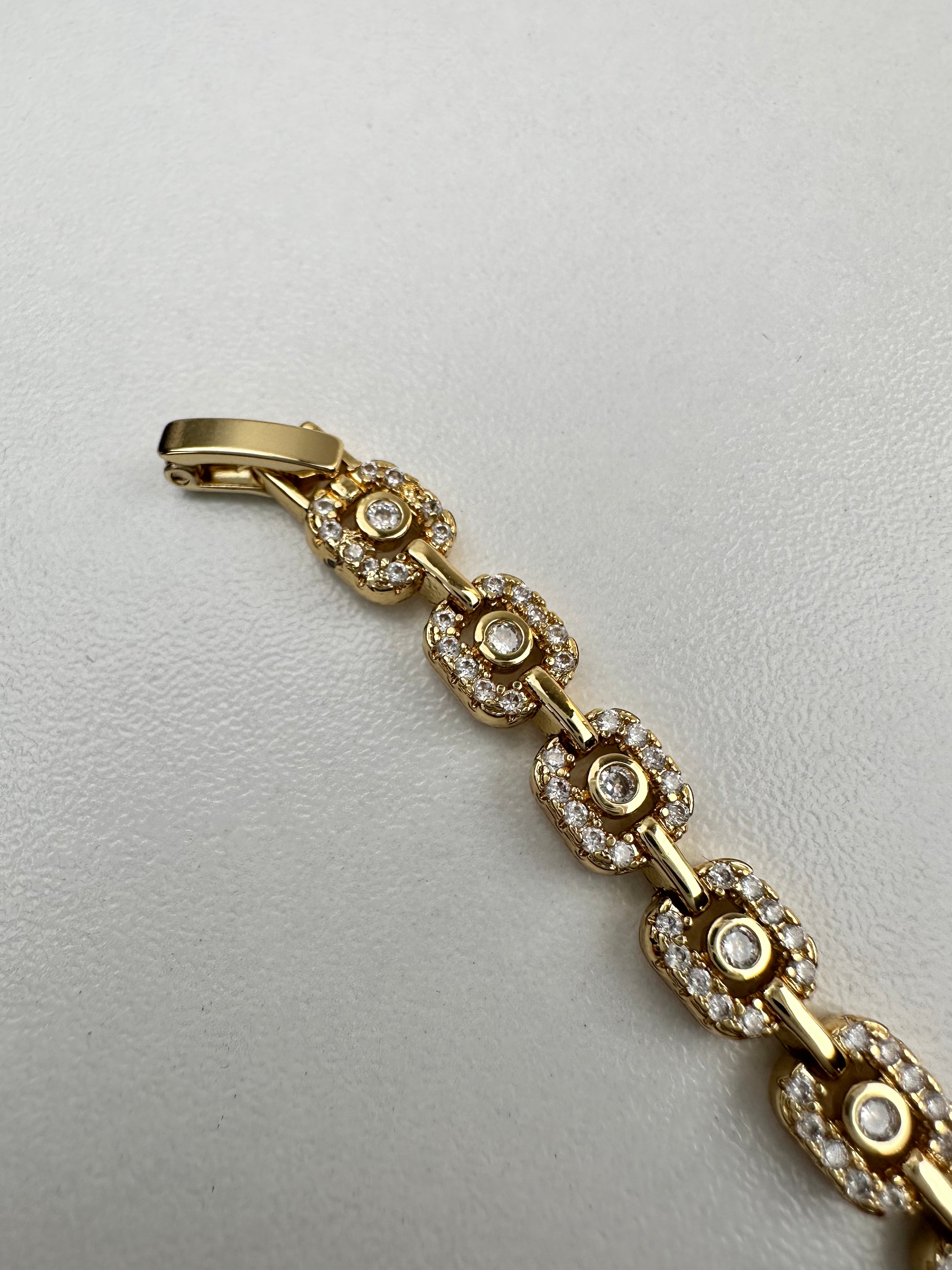 Kare Taşlı Gold Bileklik