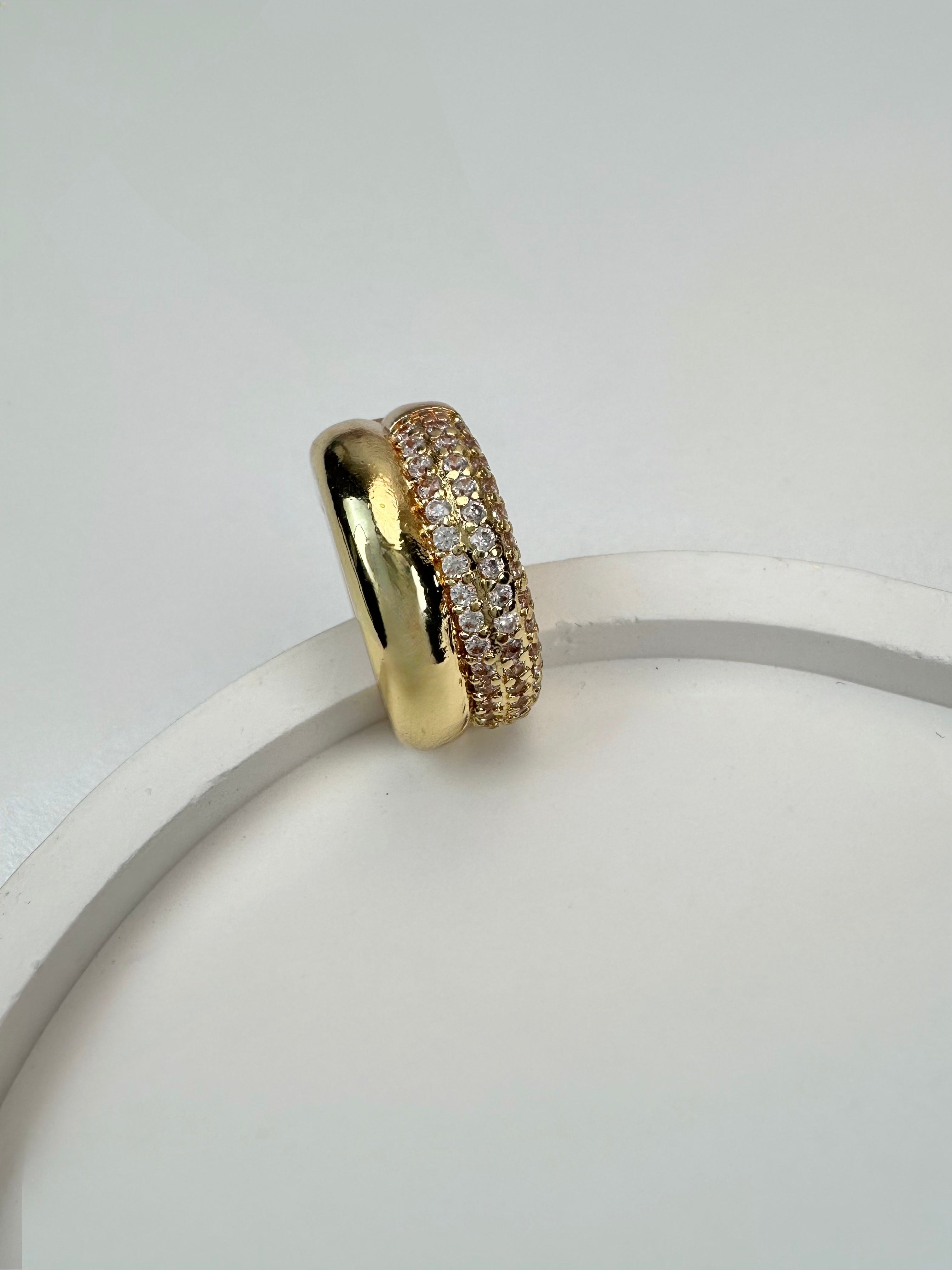 İki Sıra Taşlı Gold Kıkırdak Küpe