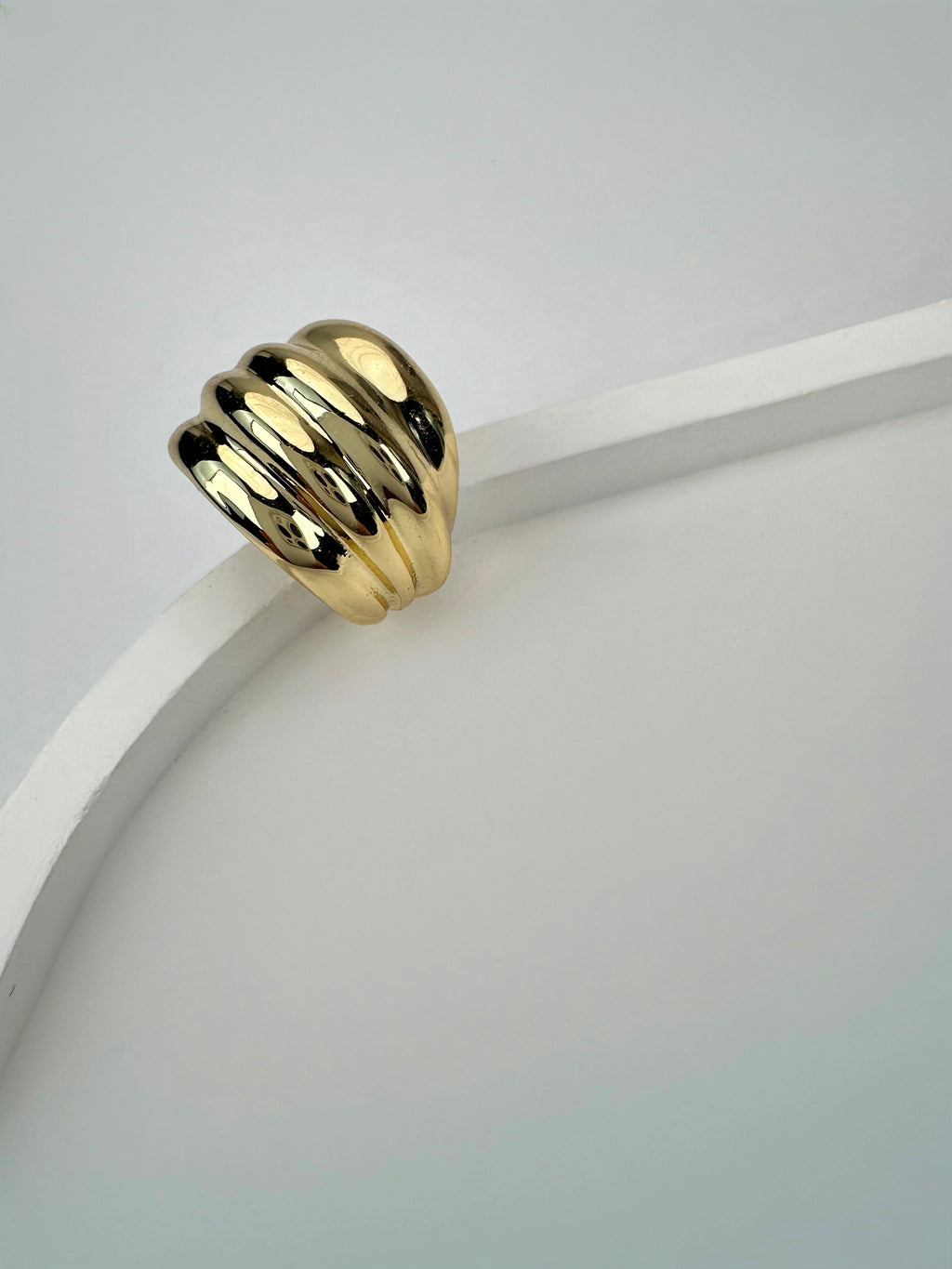 Bombeli Tırtık Desen   Gold Kıkırdak Küpe