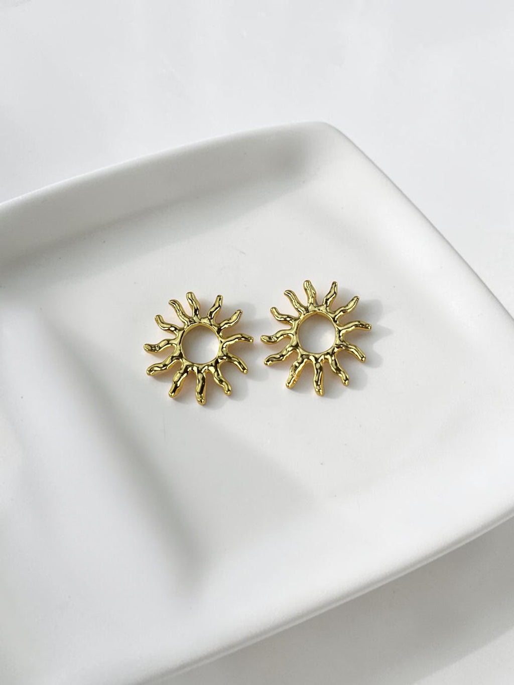 Güneş Desen Gold Küpe