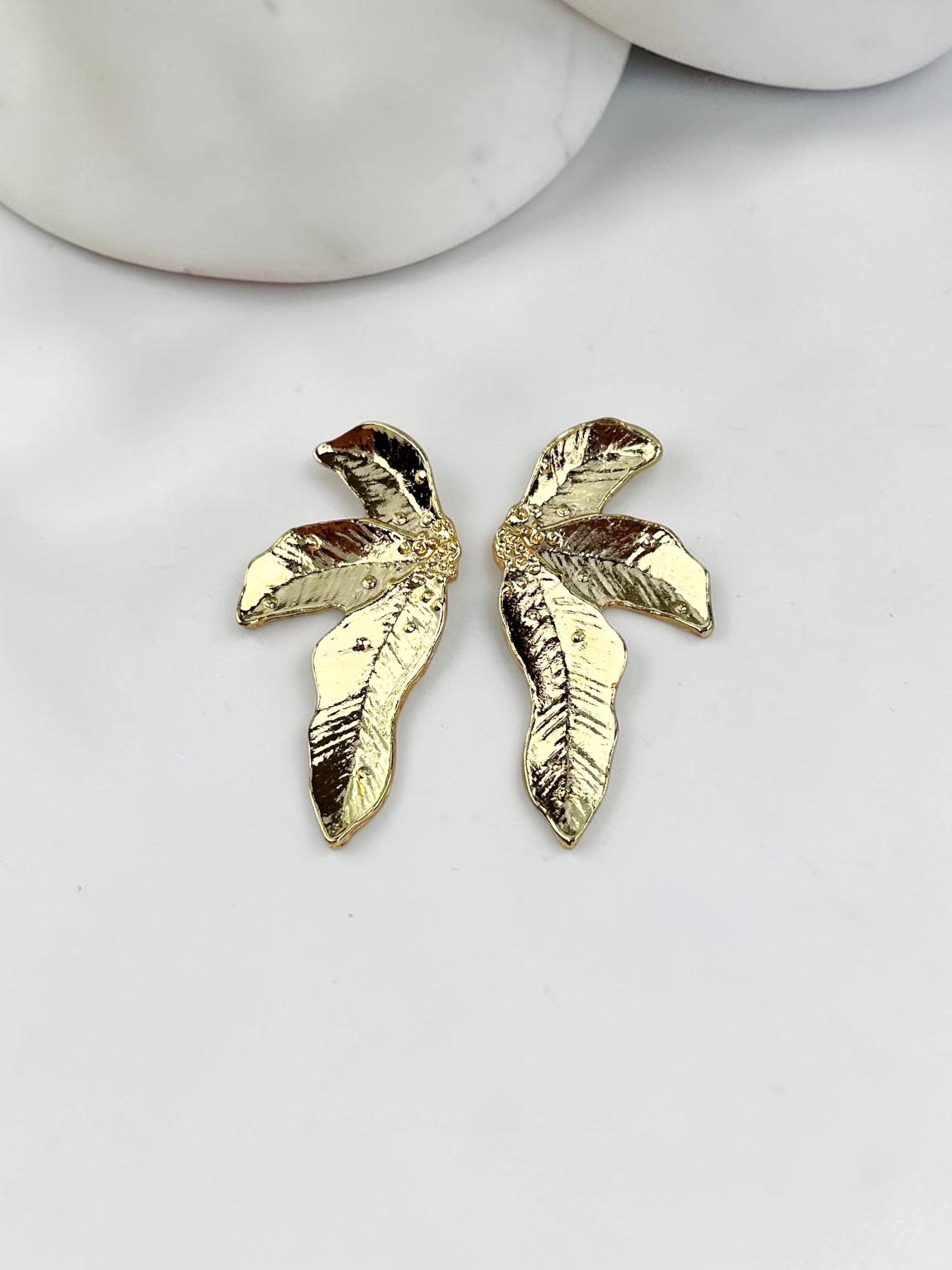 Yaprak Desen Gold Küpe