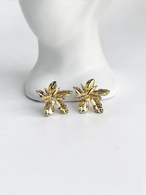 Çiçek Desen Gold Küpe
