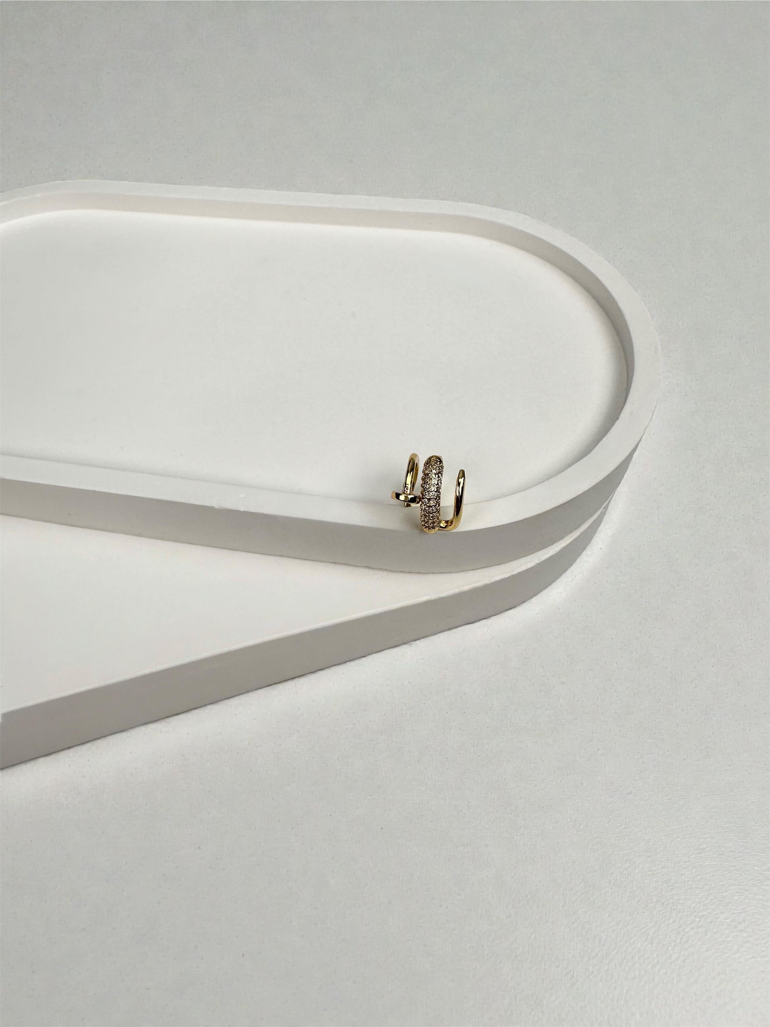 Çivi Detay Taşlı Gold Kıkırdak Küpe