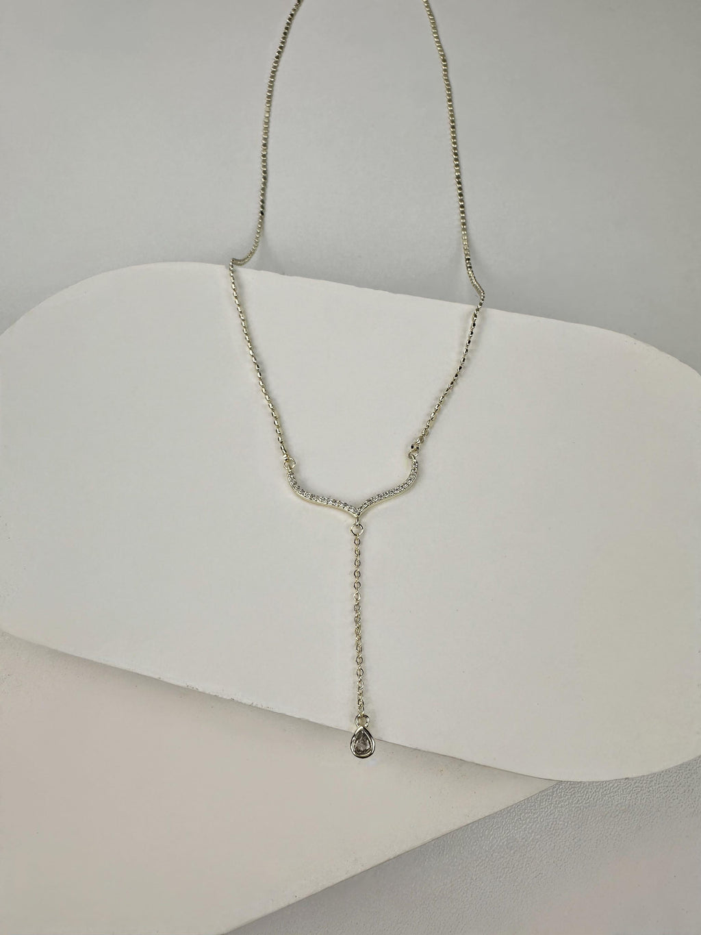 Ezme Zincirli Dekolte Kolye