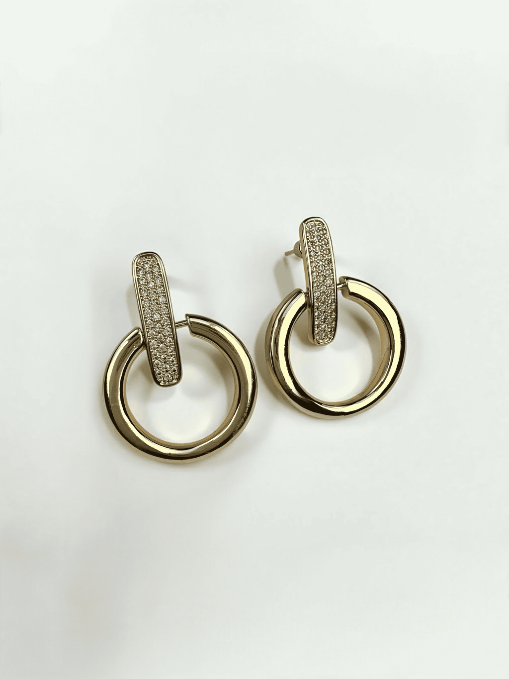 Gold Halka Tasarımlı Küpe