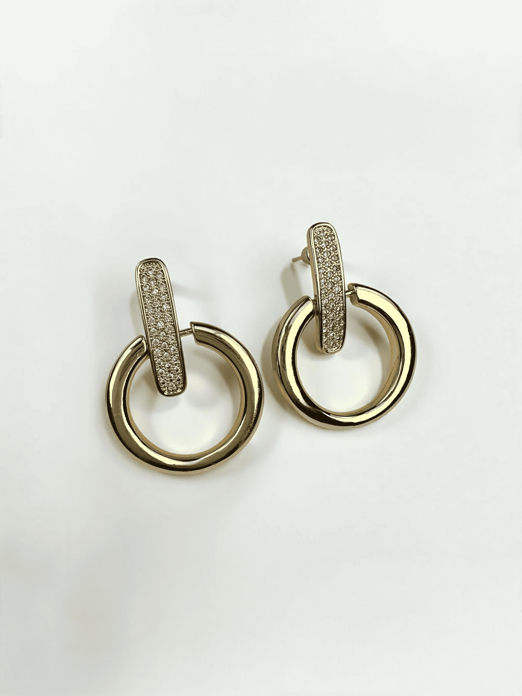 Gold Halka Tasarımlı Küpe