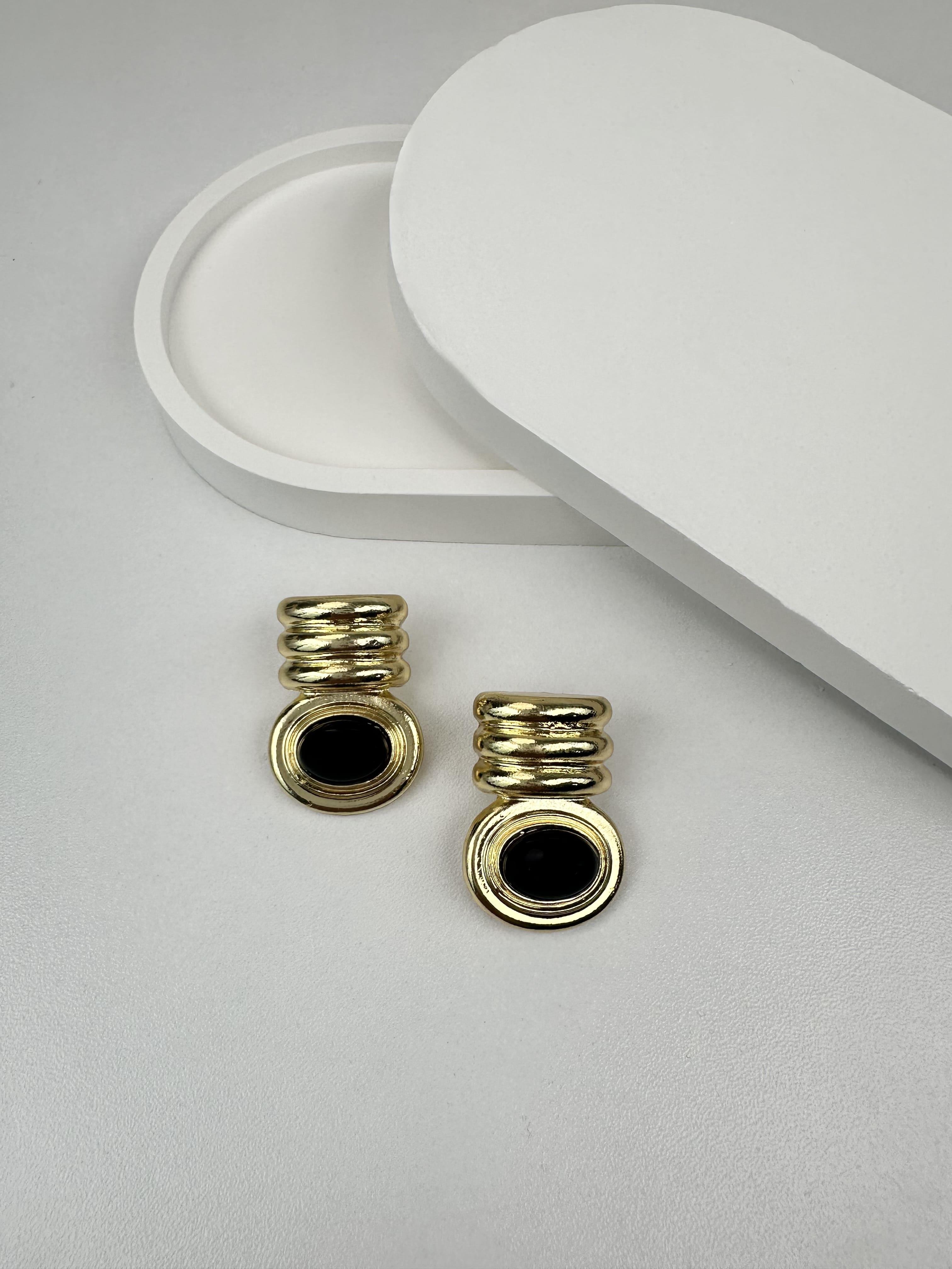 MNG Siyah Tasarım Küpe