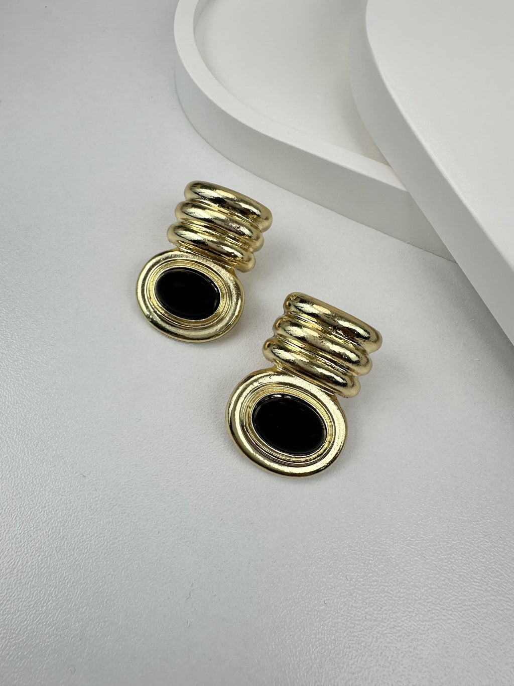 MNG Siyah Tasarım Küpe