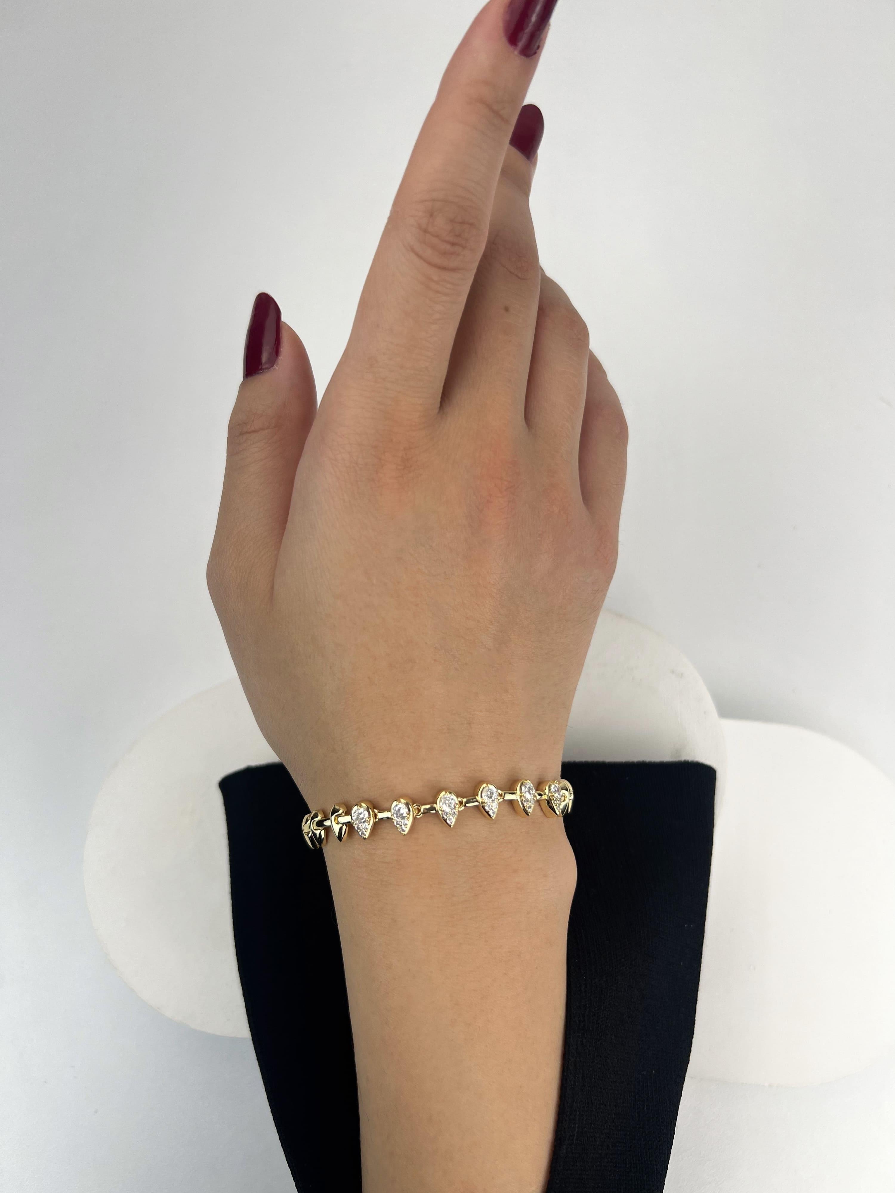 Özel Seri Damla Taşlı Gold Bileklik