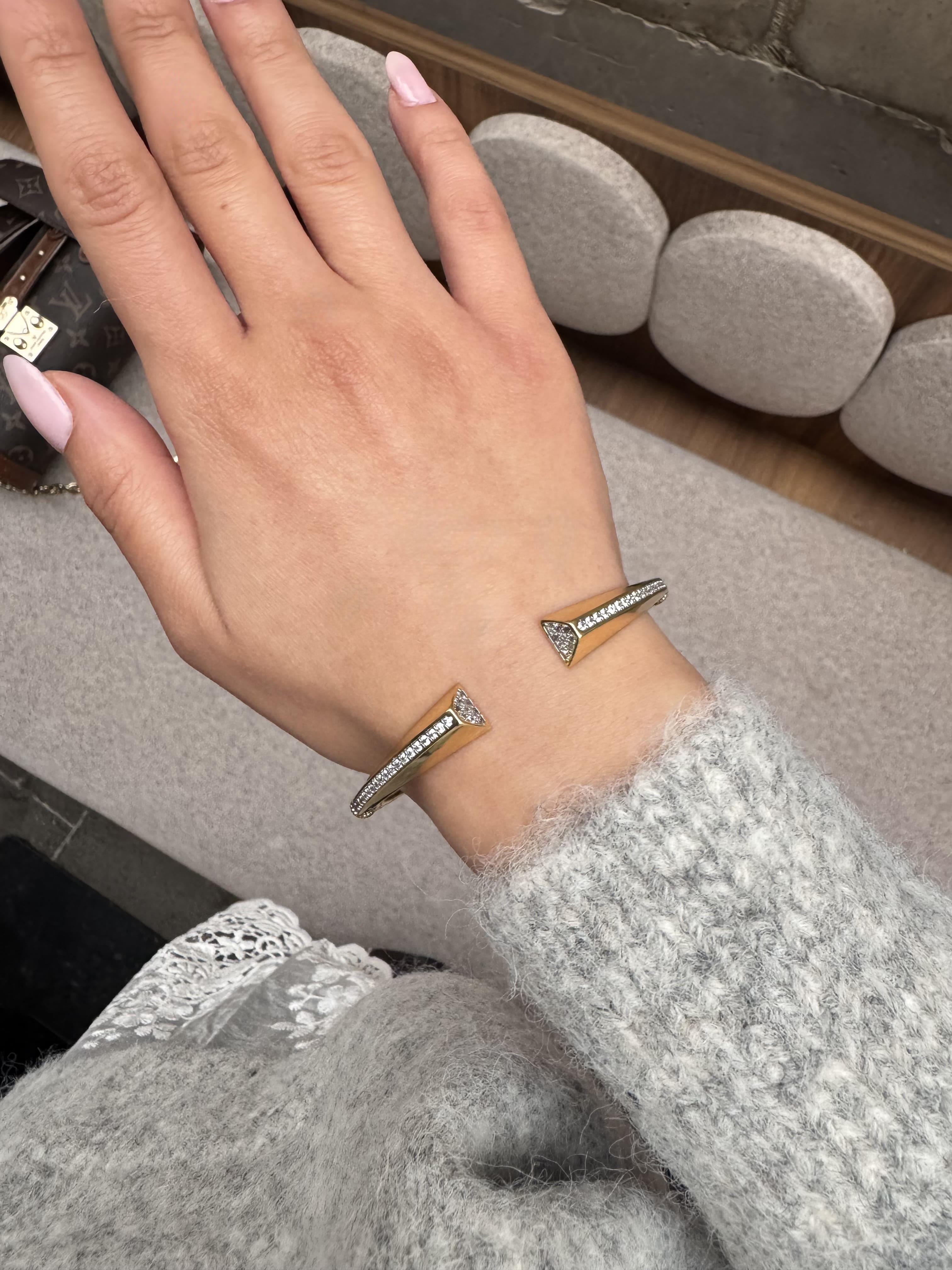 Özel Seri Taşlı Kelepçe Bileklik