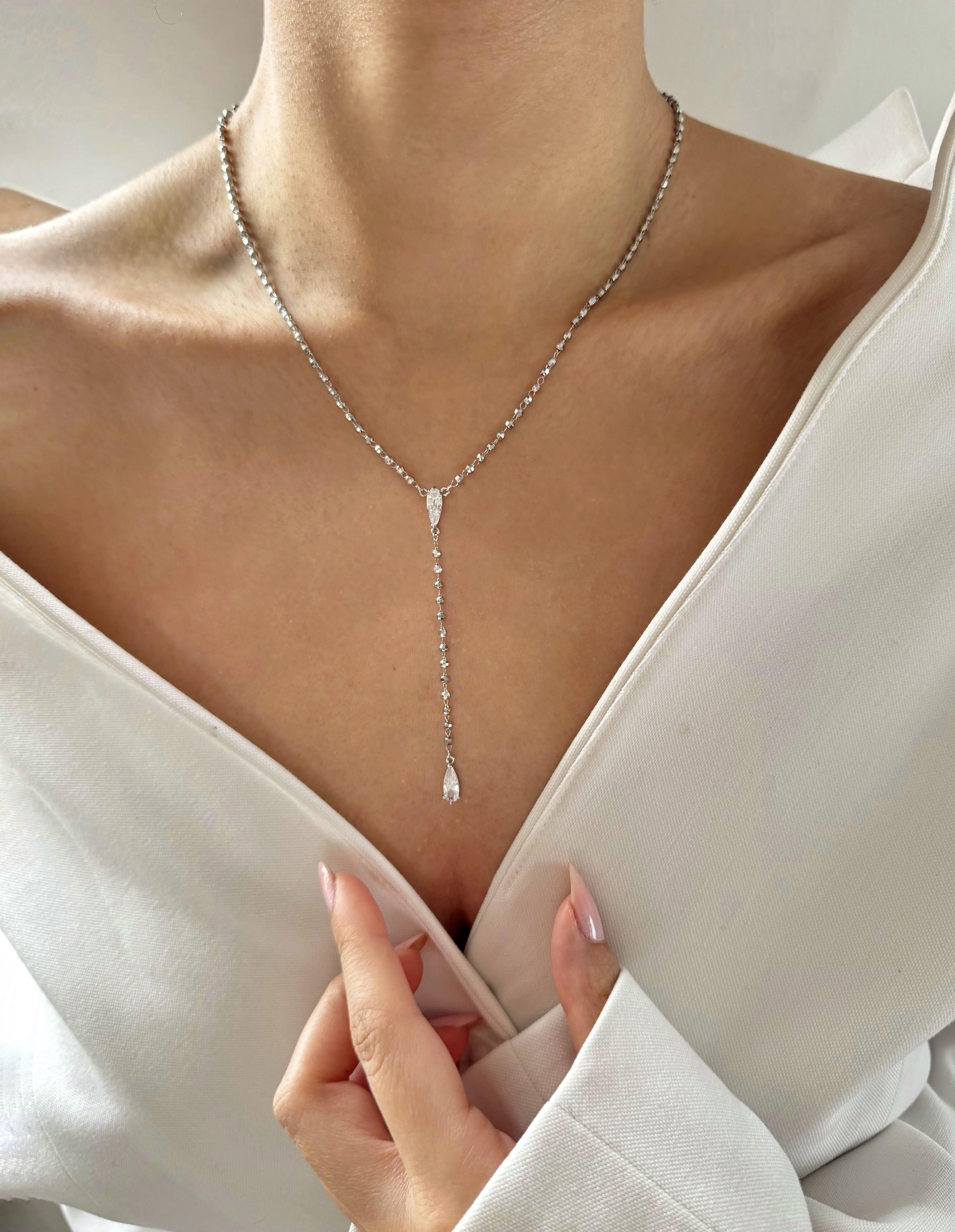 Pırlanta Detaylı Dekolte Gümüş Kolye