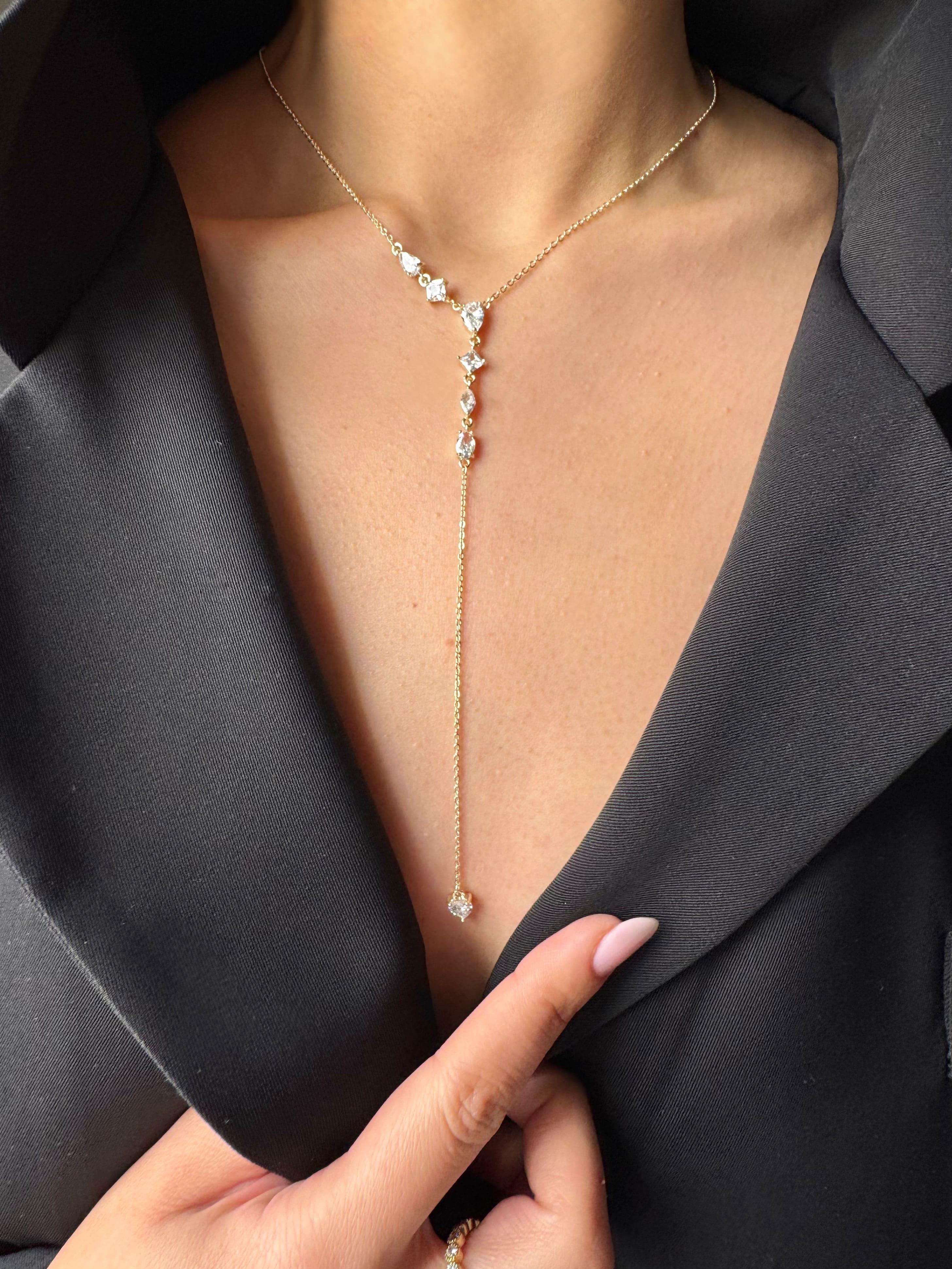 Pırlanta Görünümlü Gold Dekolte Kolye