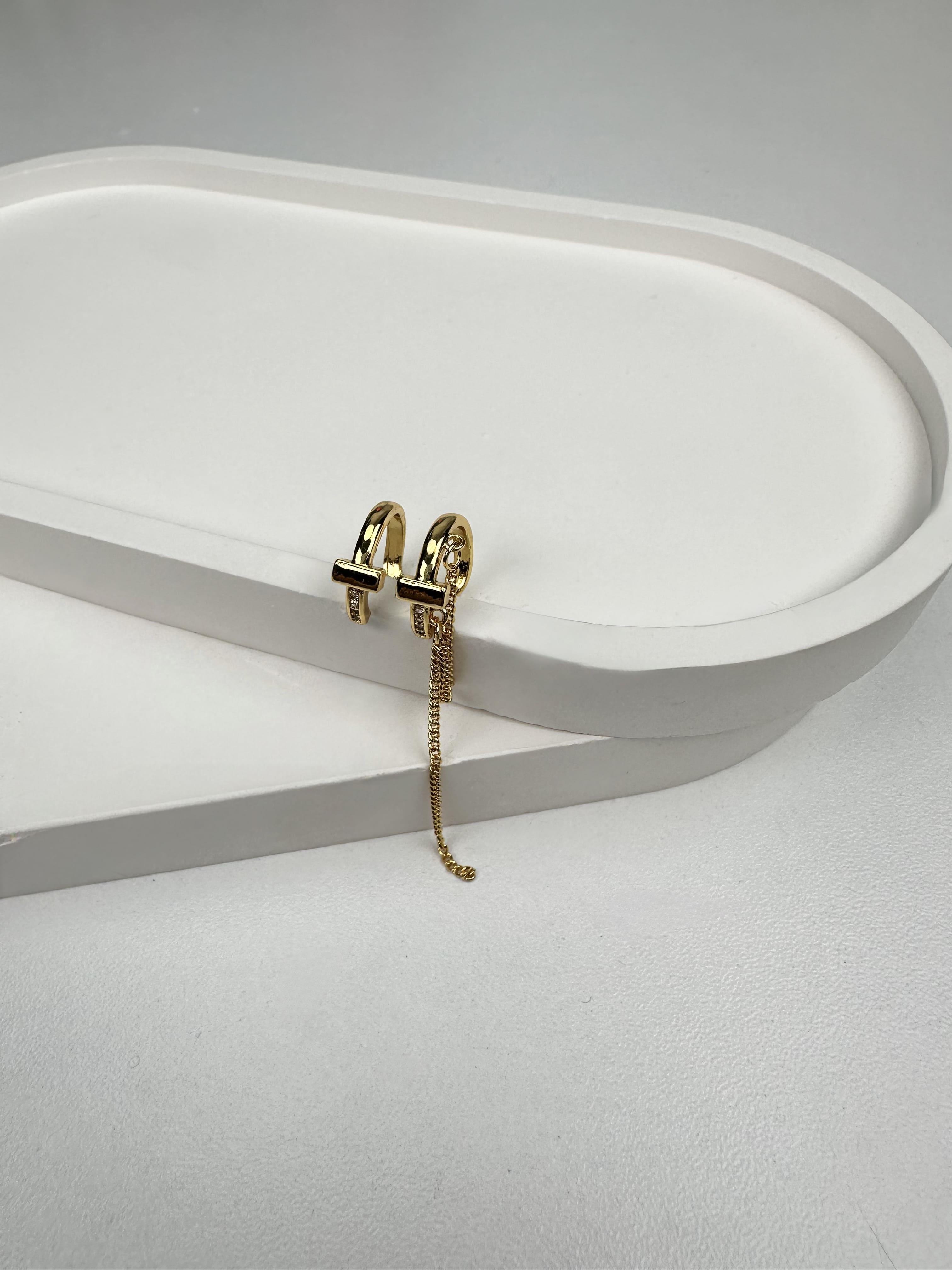 Sallantı Detaylı Tasarım Gold Kıkırdak Küpe